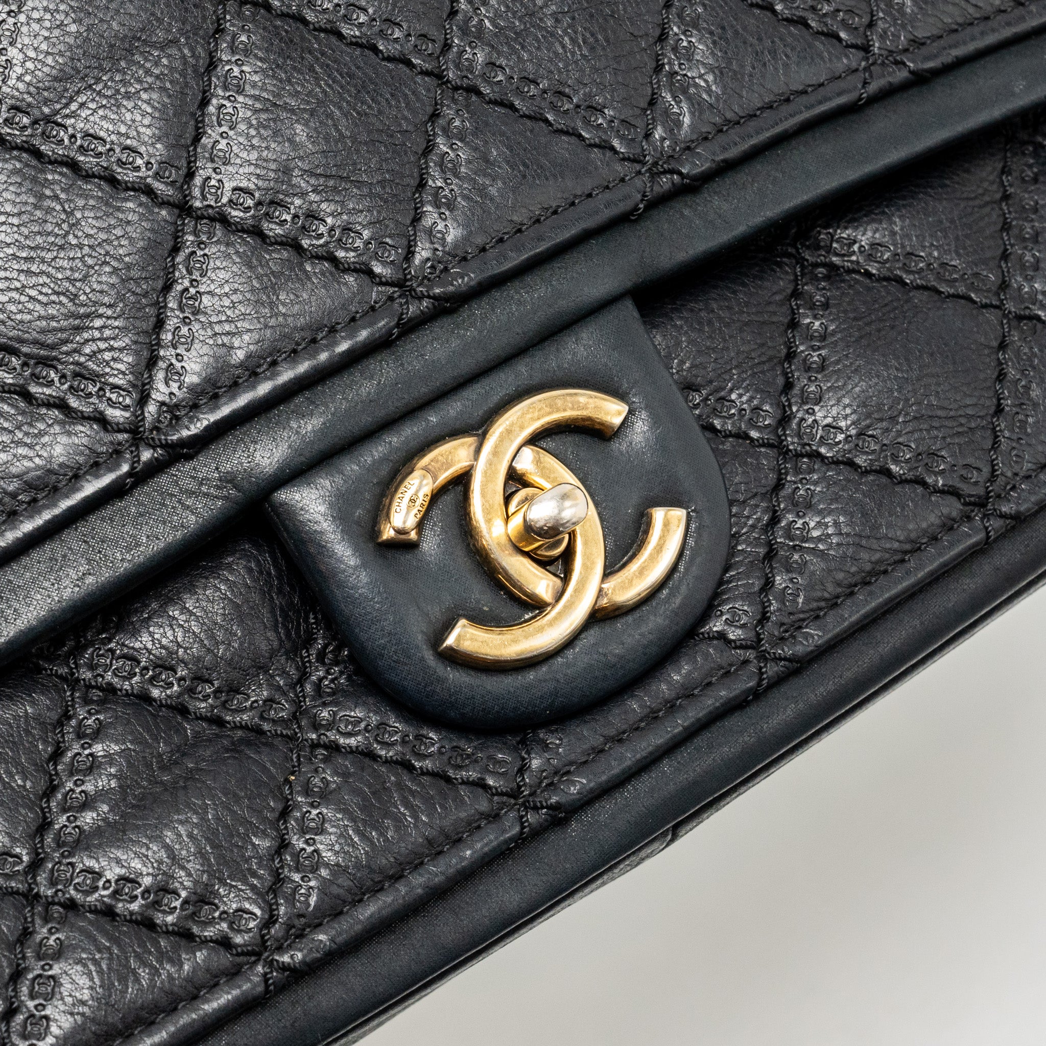 Chanel Quilted flap bag calfskin dark blue GHW - Image 13