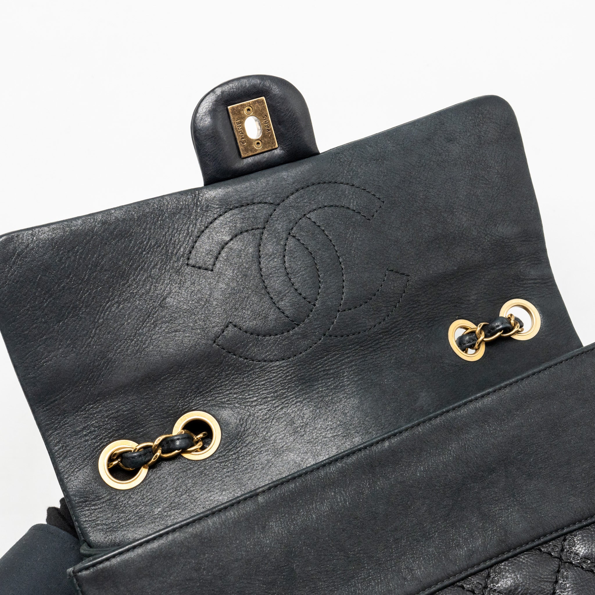 Chanel Quilted flap bag calfskin dark blue GHW - Image 14
