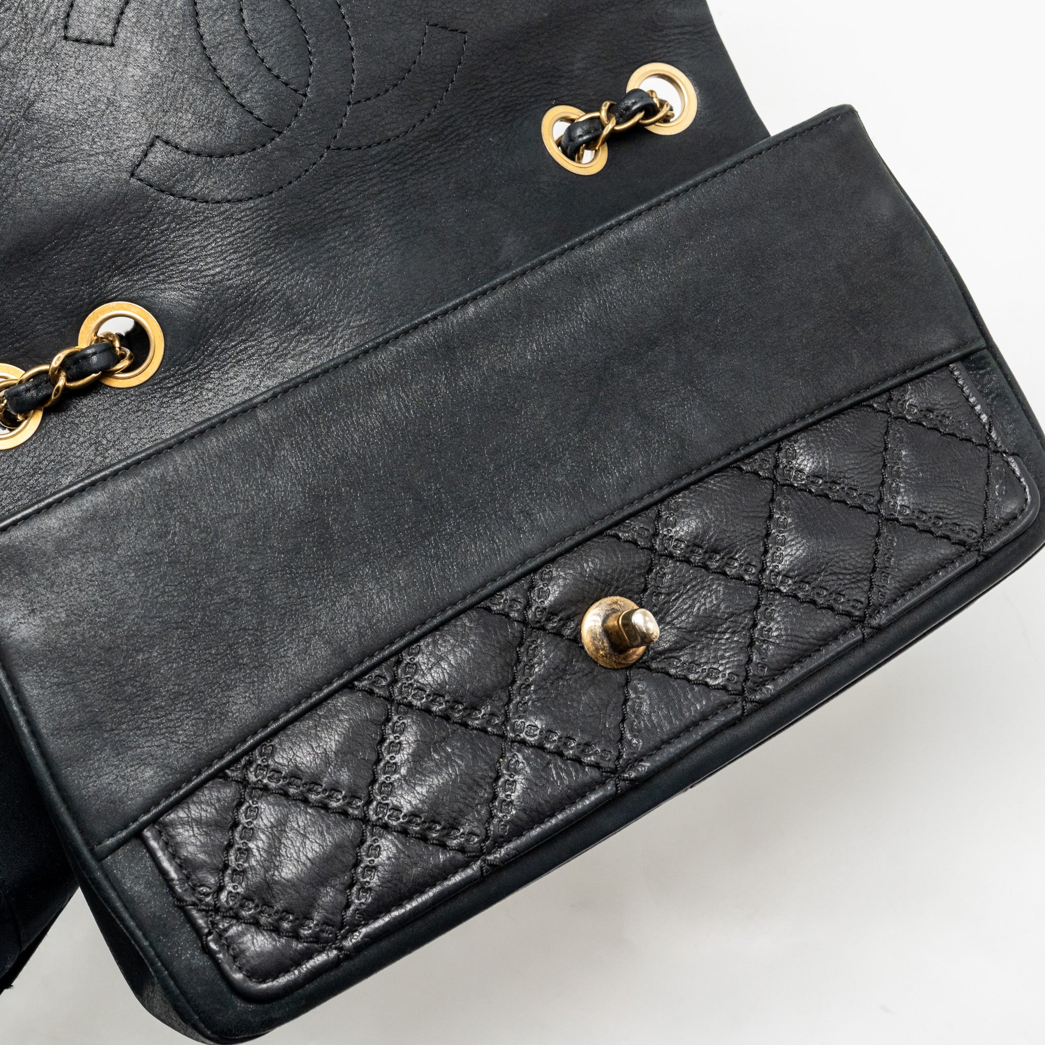 Chanel Quilted flap bag calfskin dark blue GHW - Image 15