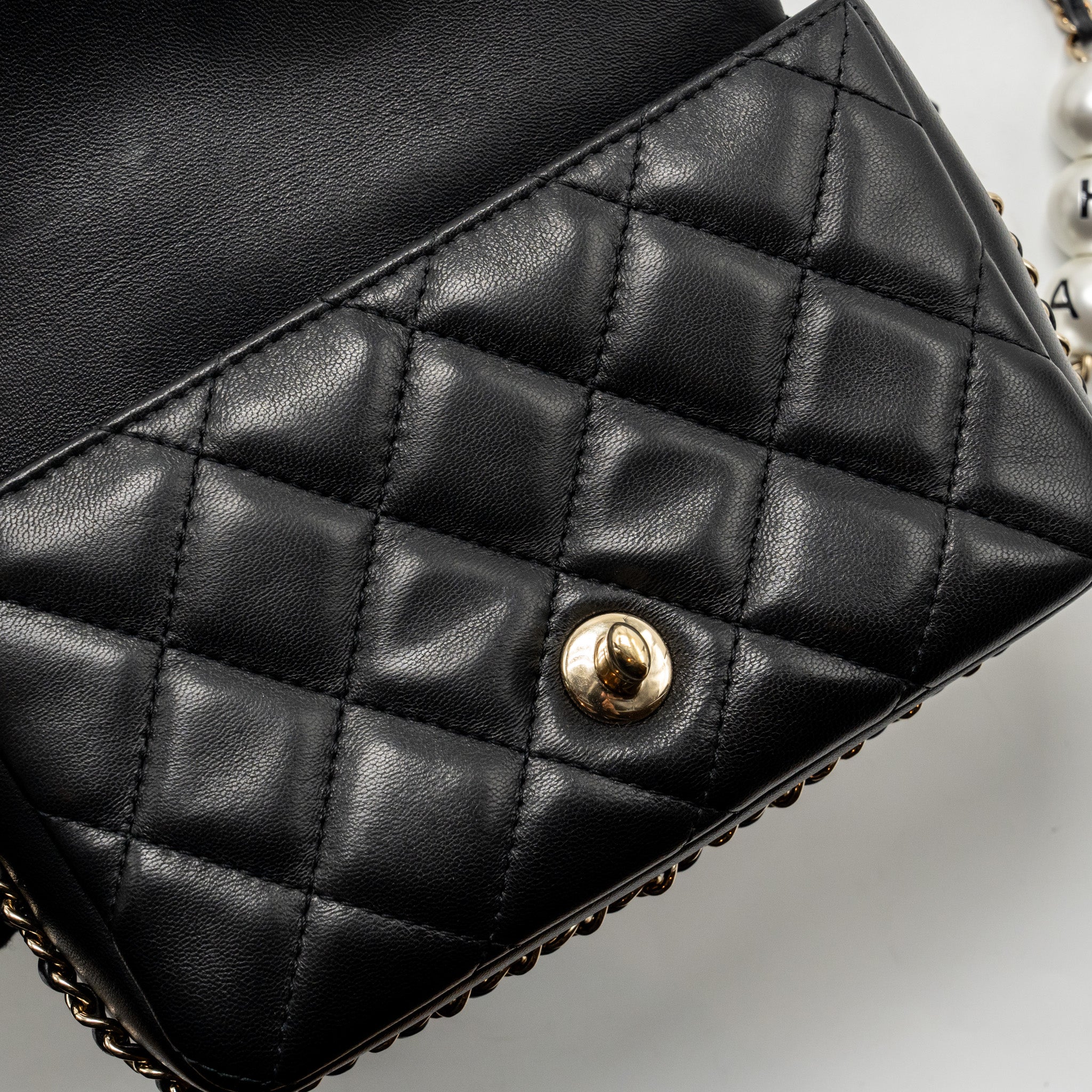Chanel quilted flap bag with Pearl chain lambskin black LGHW - Image 14