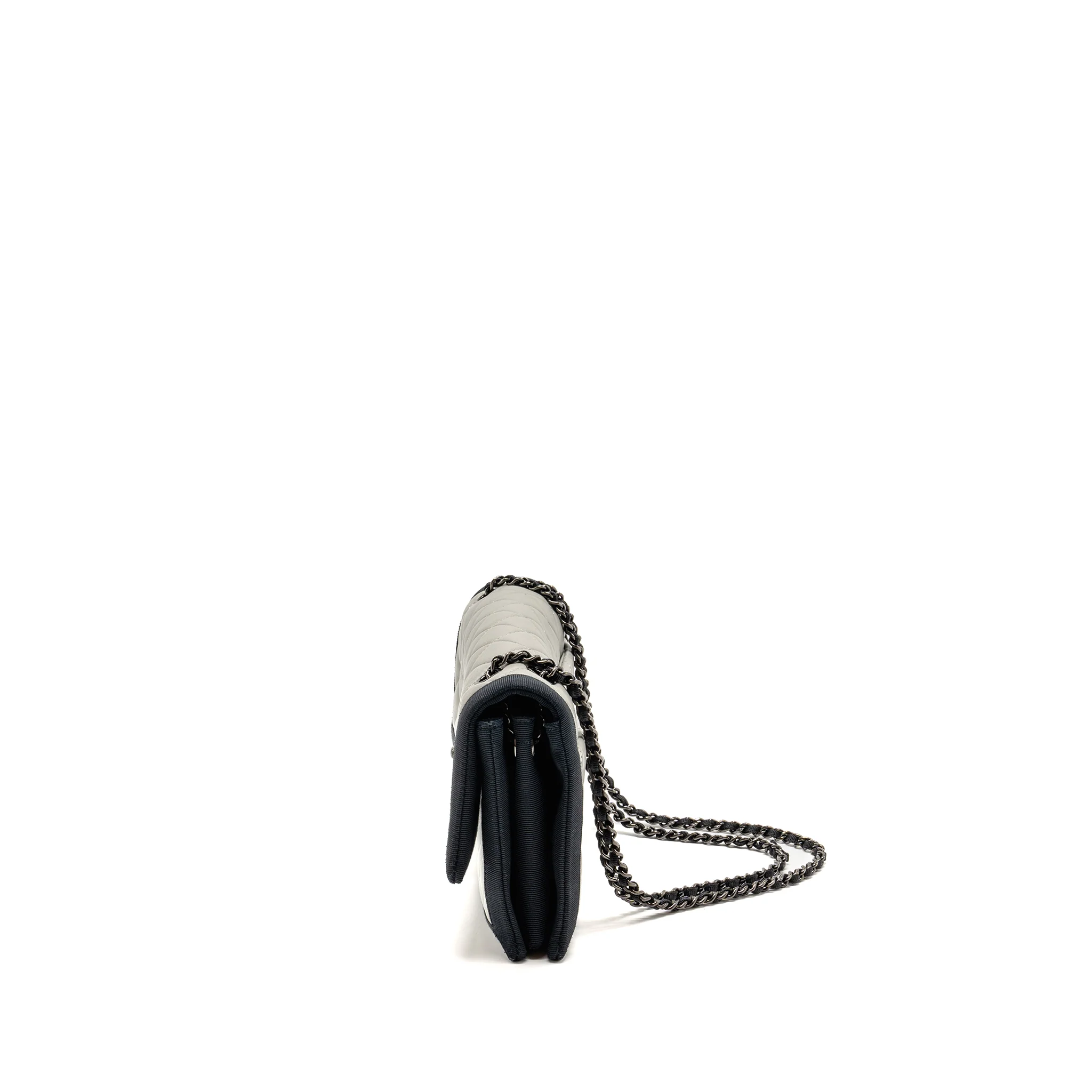 Chanel quilted flap with fabric edge lambskin grey/ black with black hardware - Image 4