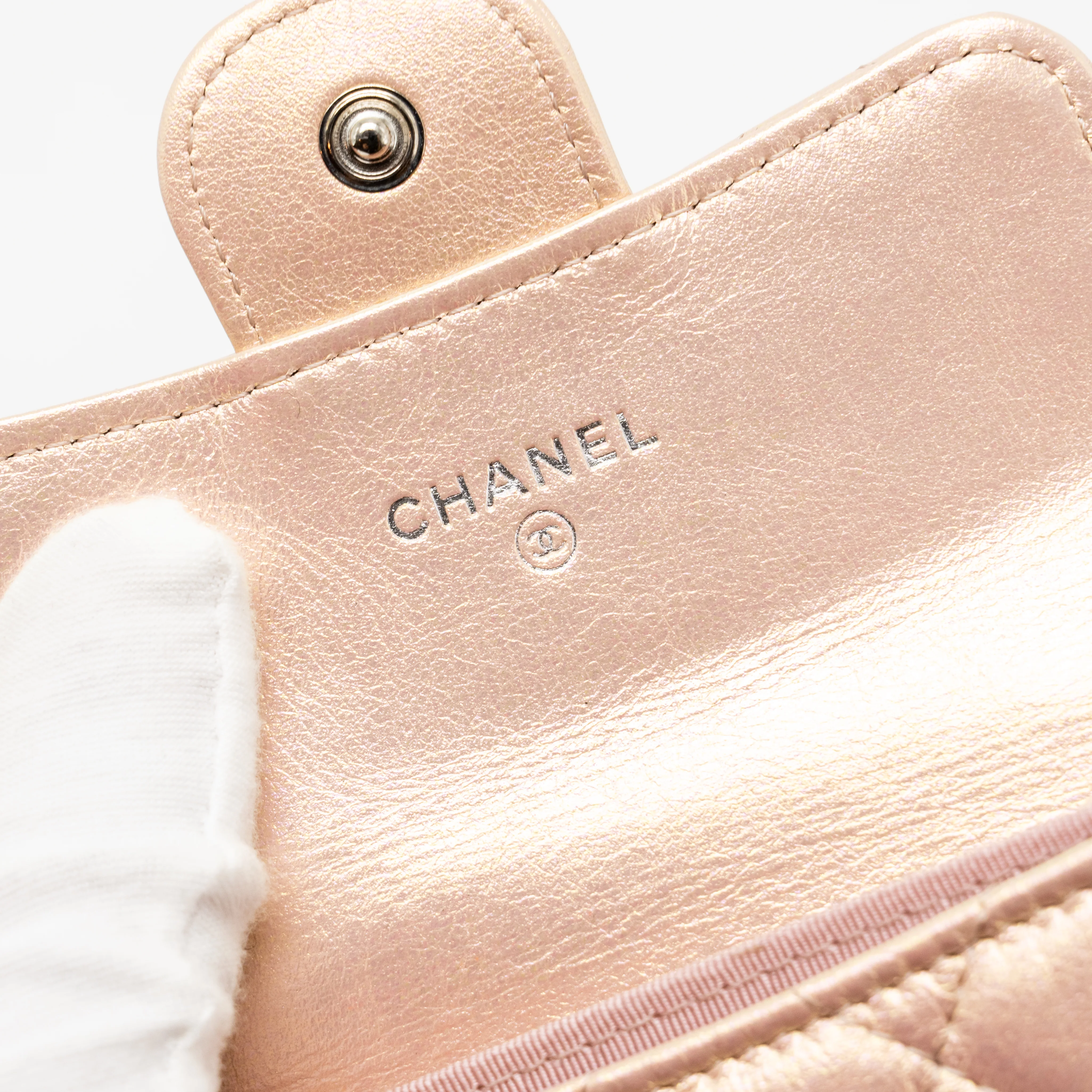 Chanel Quilted small classic flap wallet / card holder calfskin iridescent pink SHW - Image 11