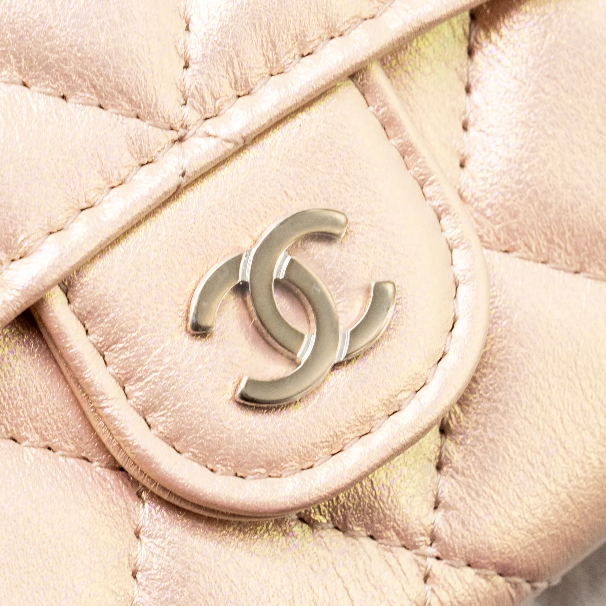 Chanel Quilted small classic flap wallet / card holder calfskin iridescent pink SHW - Image 9