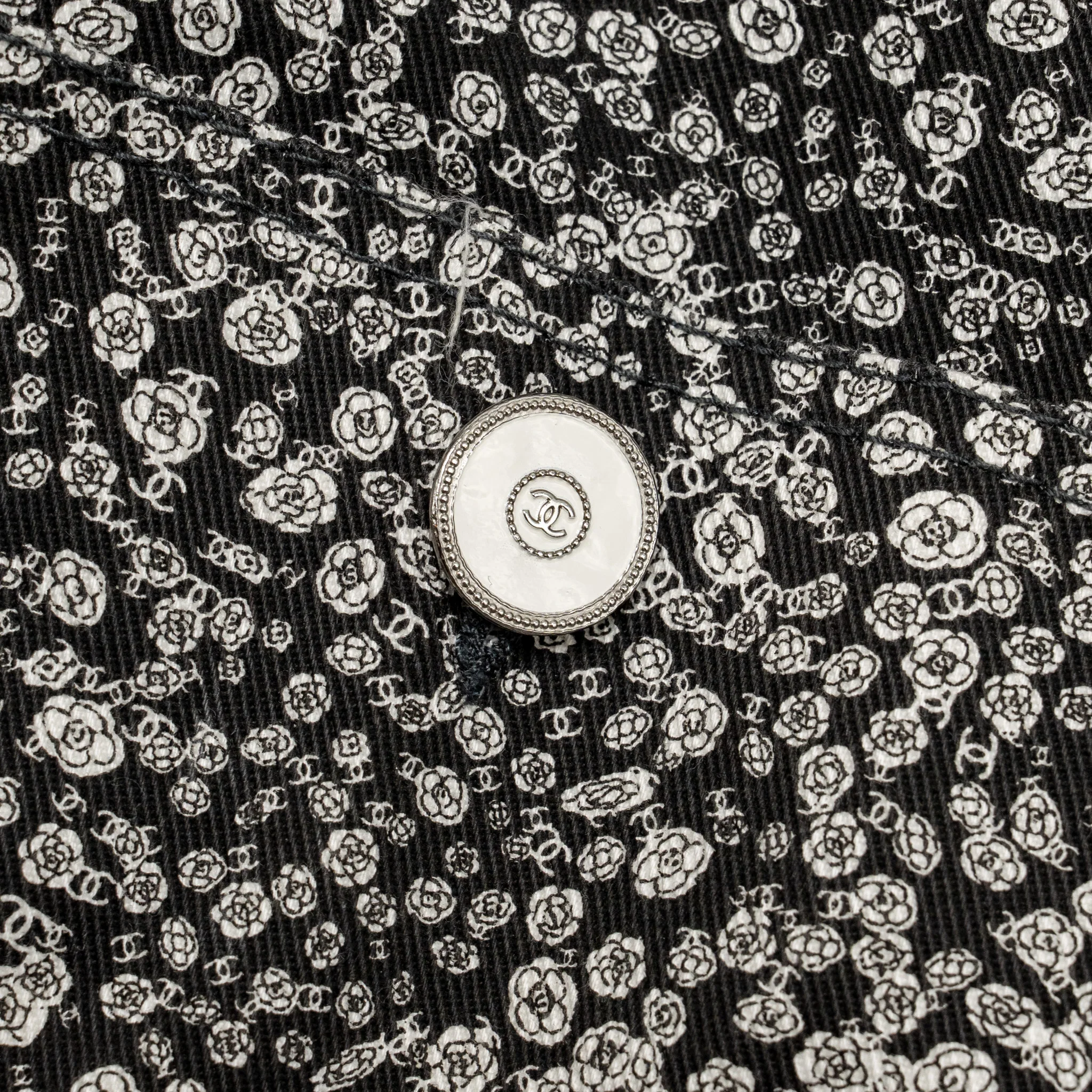 Chanel size 34 21B denim jacket black - Image 4