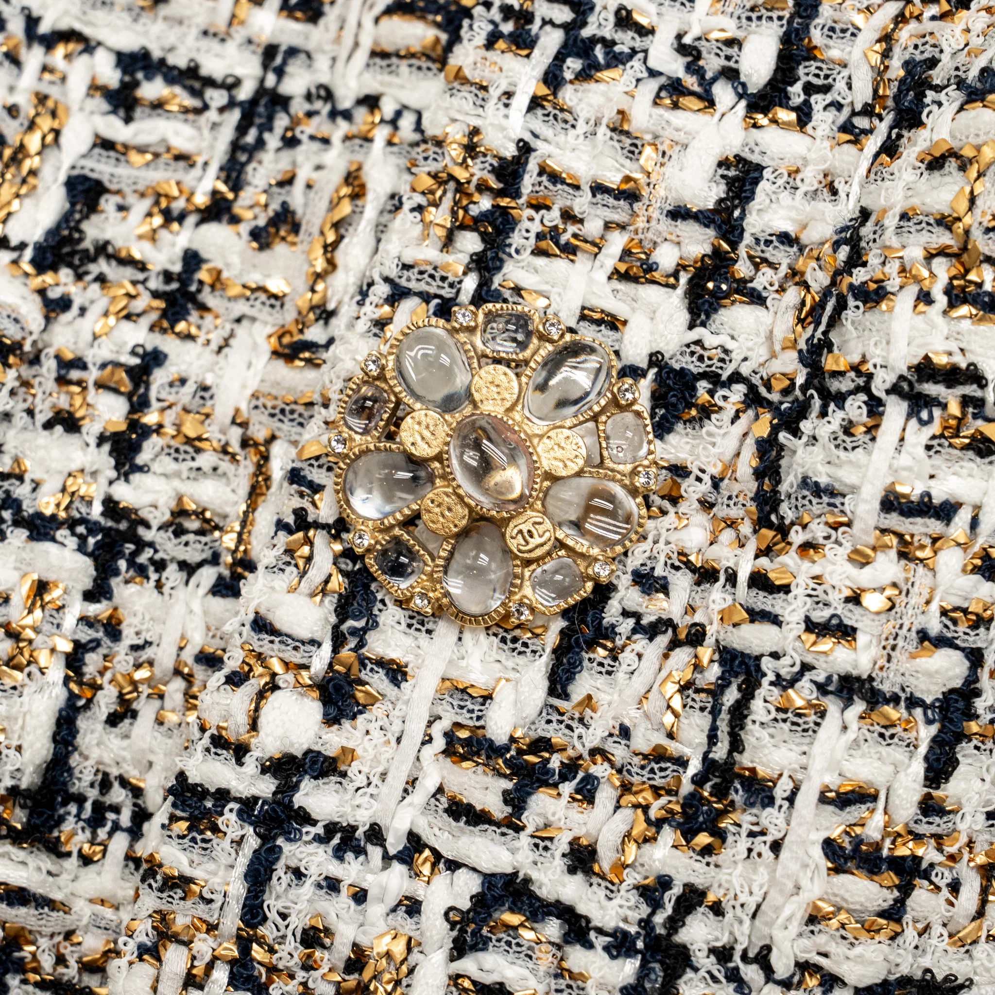Chanel size 36 tweed jacket white / black / gold - Image 4