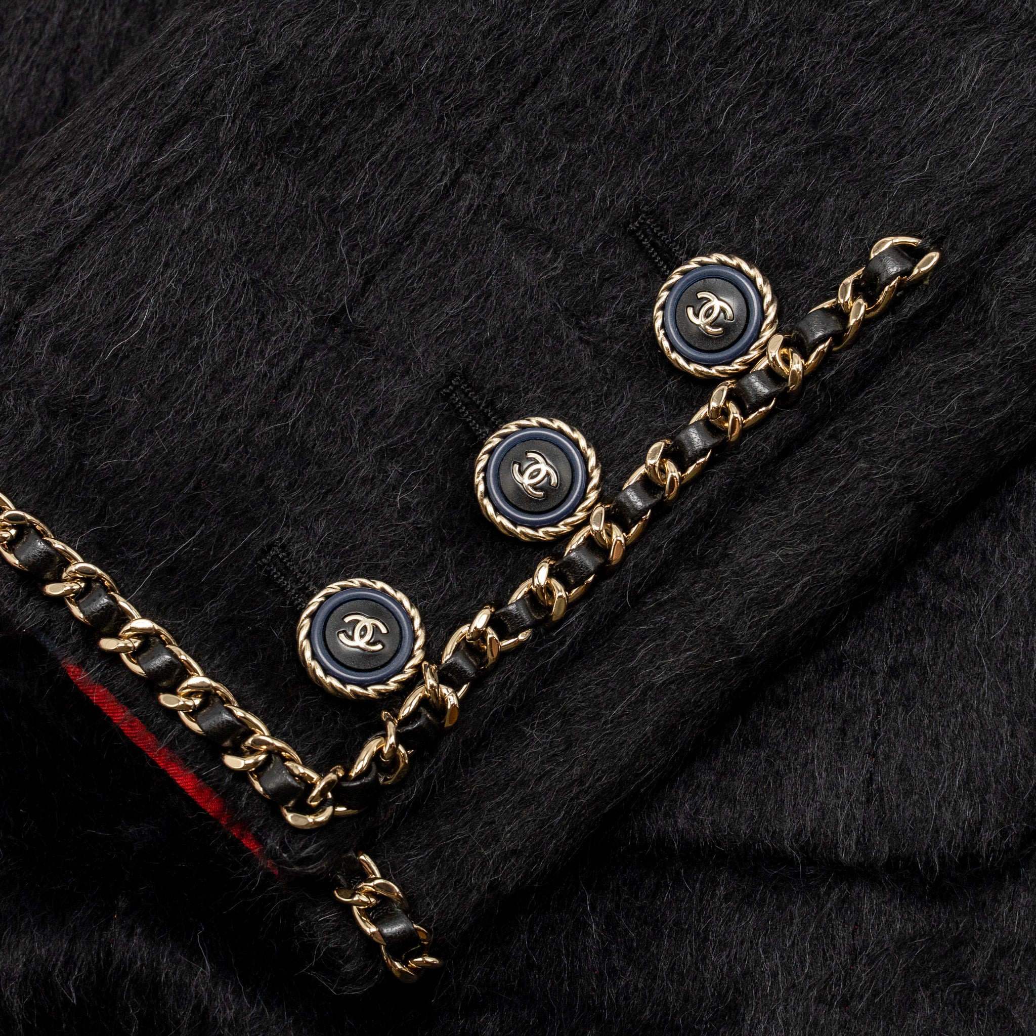 Chanel size 38 19B jacket llama / wool with chain detail black - Image 4