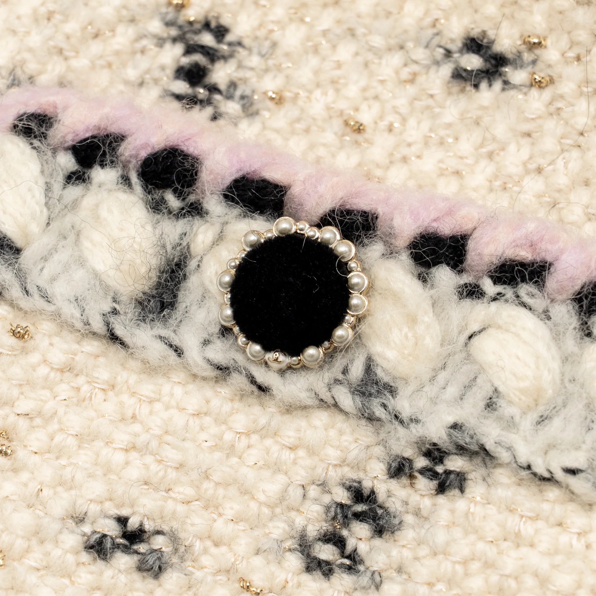 Chanel Size 38 21A Jacket Cashmere/Wool Ecru/Black/Gold/Pink - Image 4