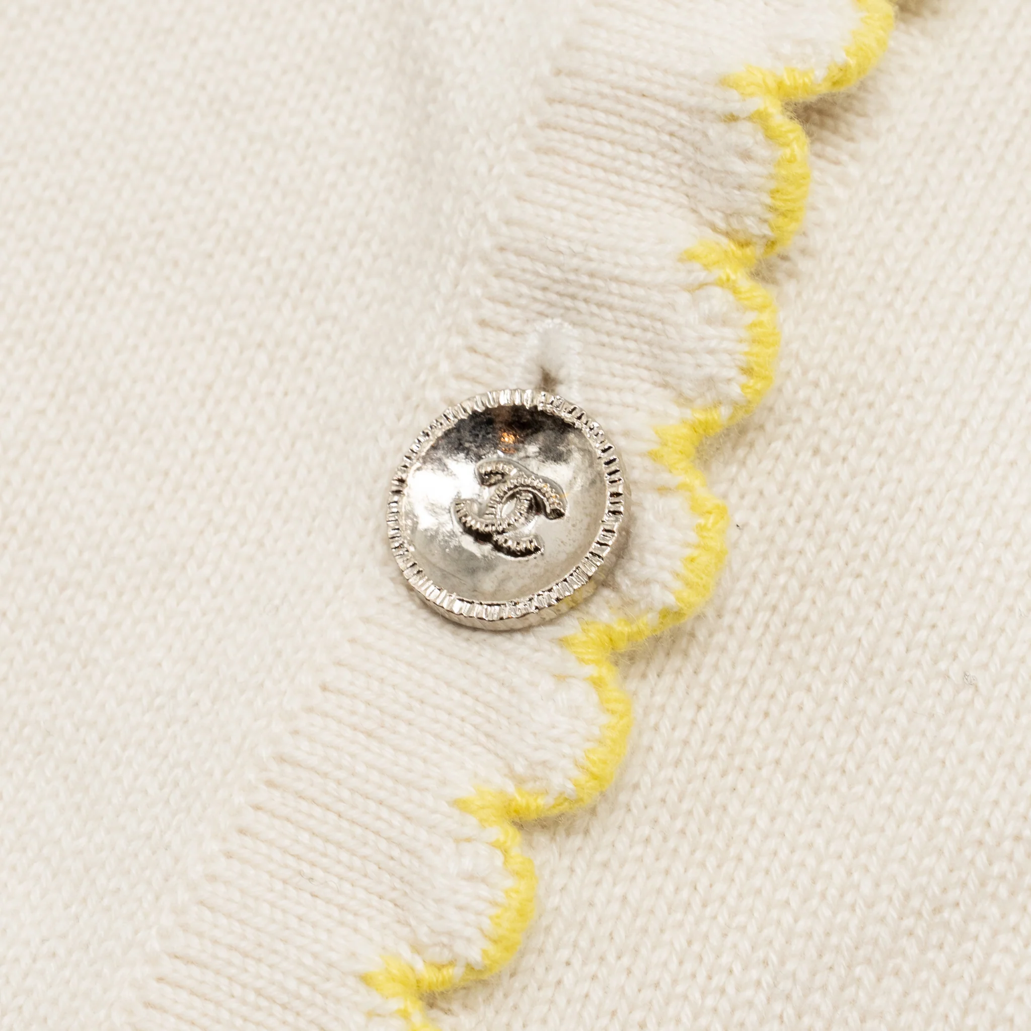 Chanel Size 38 CC Button Cardigan Cashmere Off-white/Yellow - Image 4