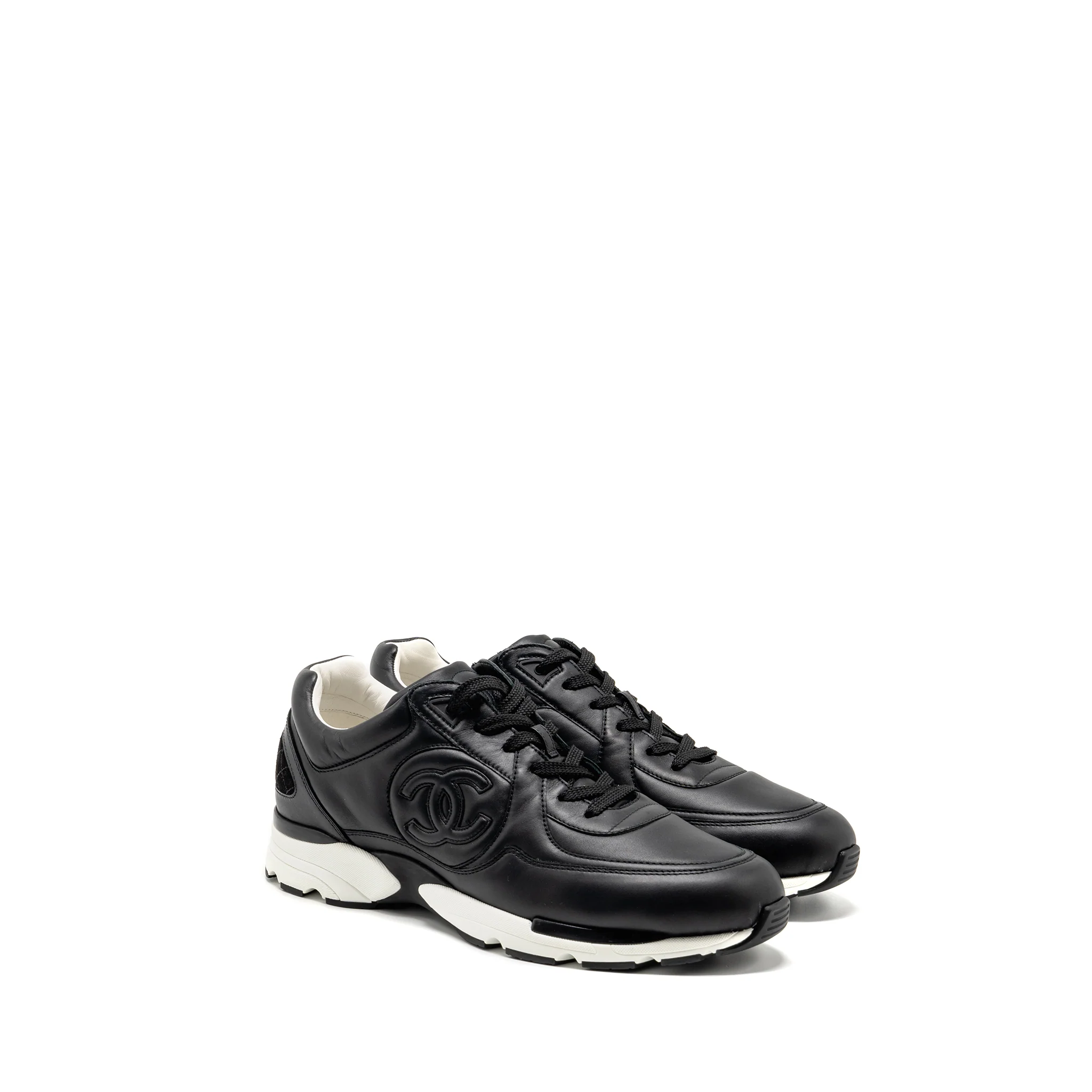 Chanel size 45 CC logo sneakers leather black / white