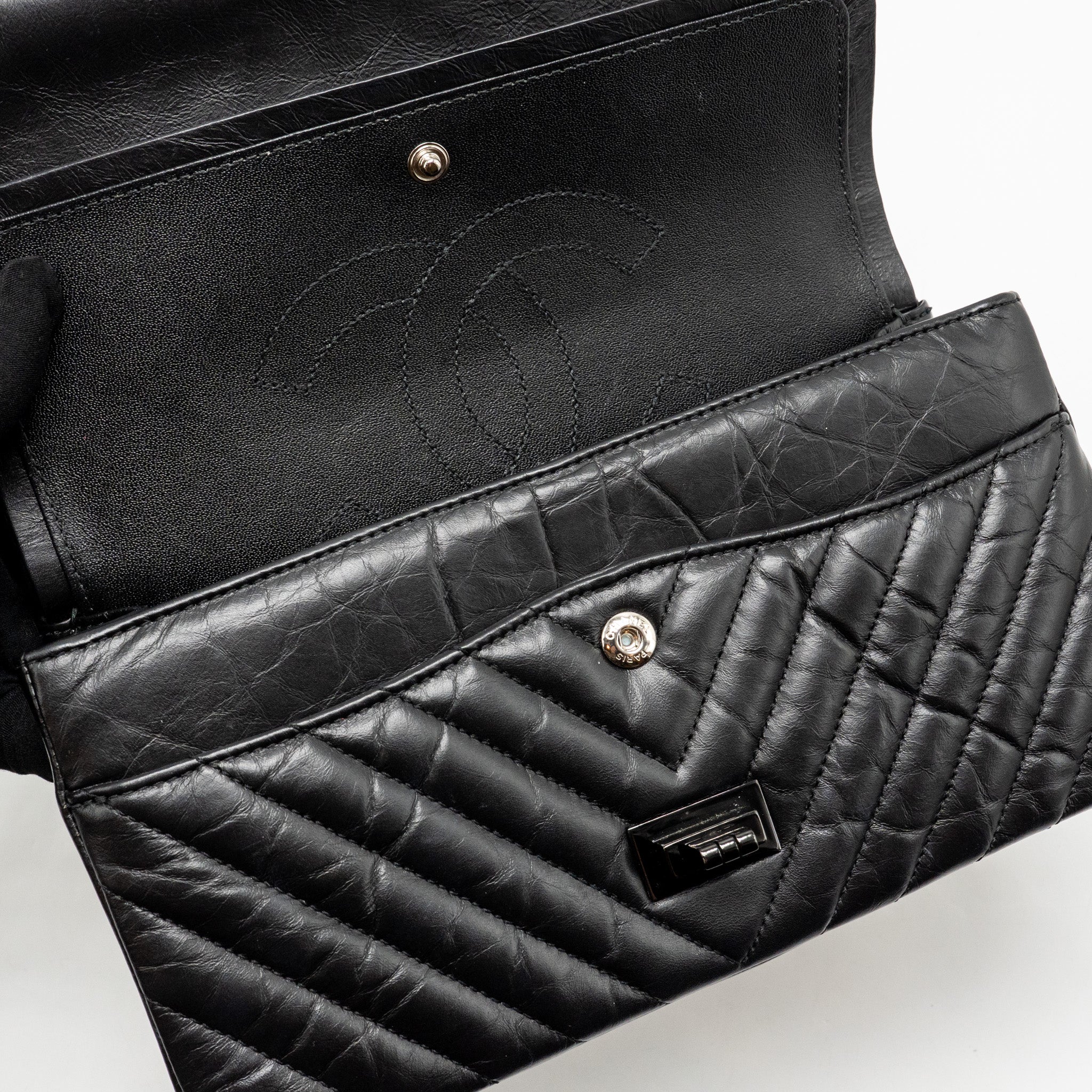Chanel Small 2.55 Reissue Double Flap Bag Chevron Aged Calfskin So Black - Image 12
