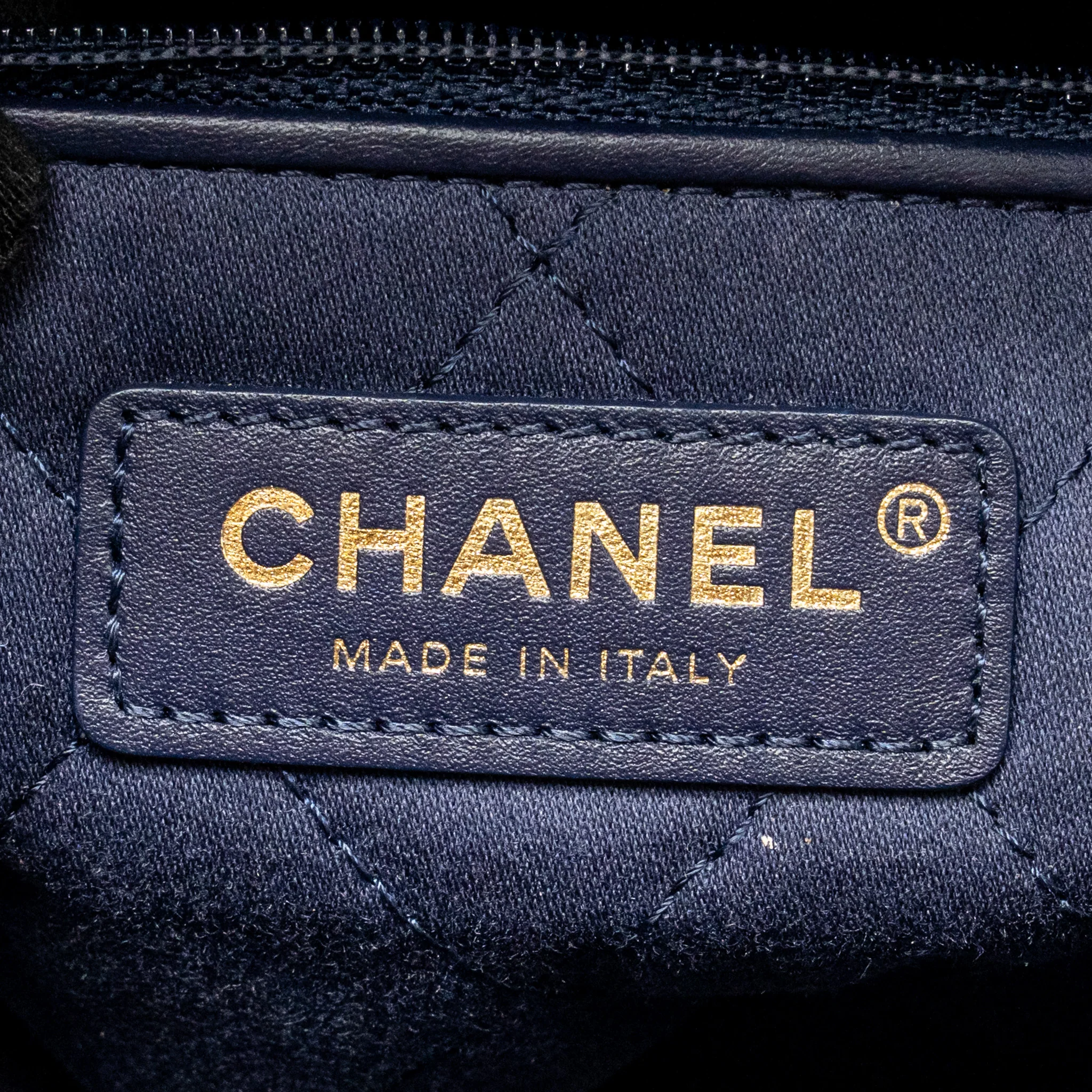 Chanel Small 22 bag calfskin blue GHW (microchip) - Image 15