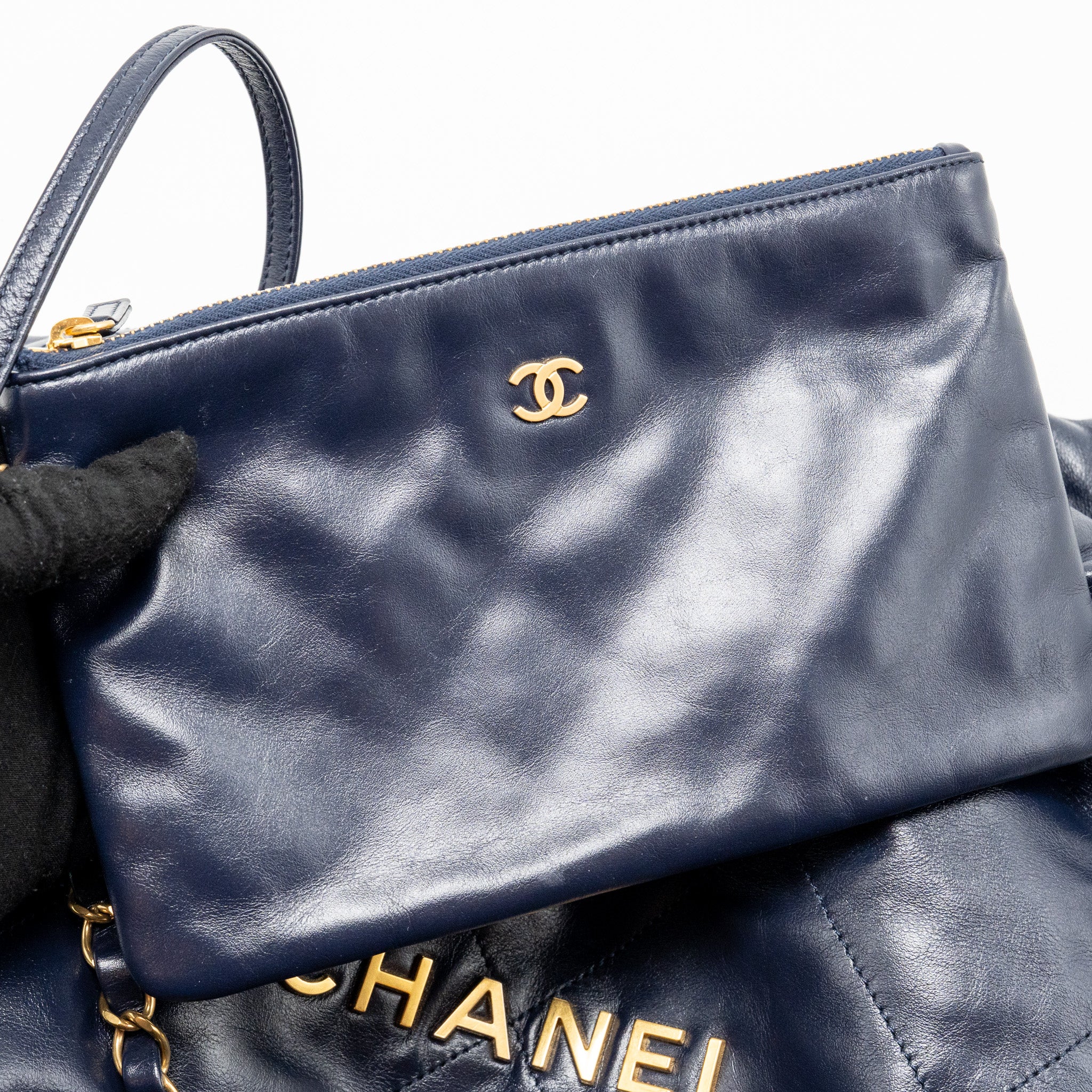 Chanel Small 22 bag calfskin blue GHW (microchip) - Image 16