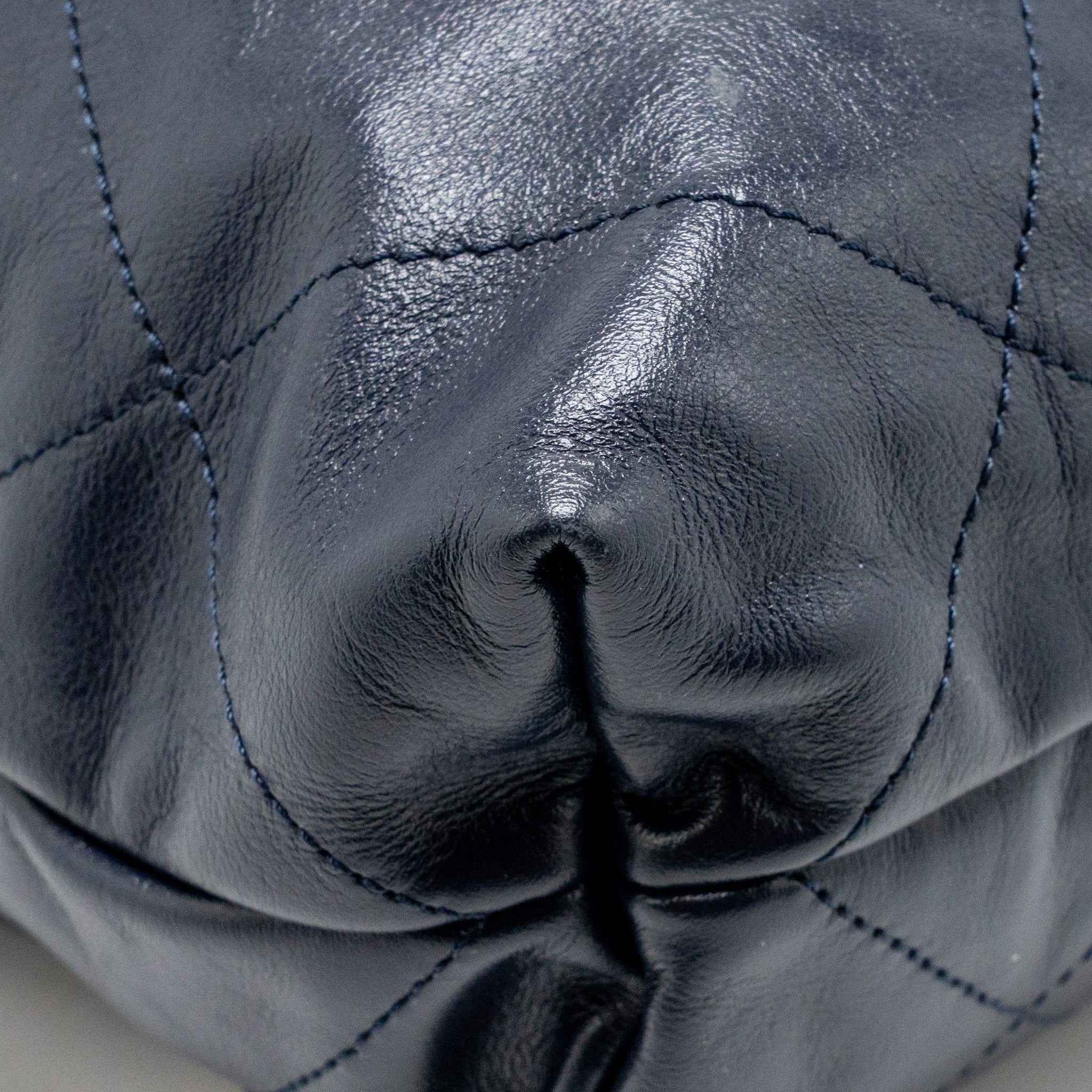 Chanel Small 22 bag calfskin blue GHW (microchip) - Image 9