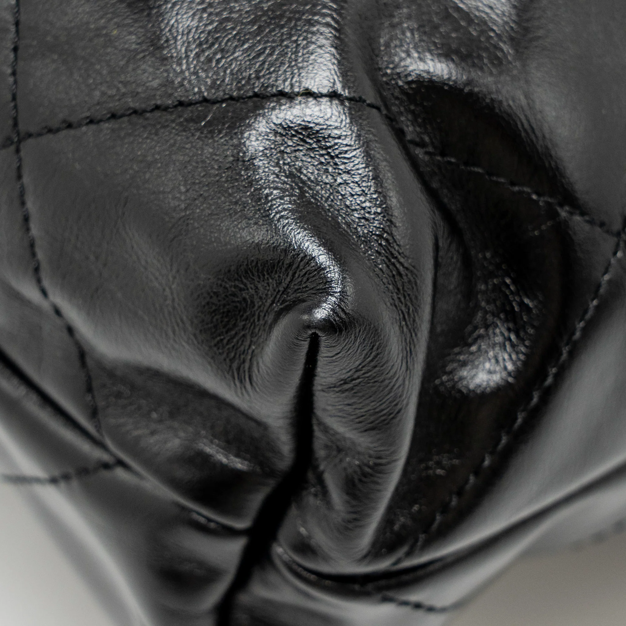 Chanel Small 22Bag Shiny Calfskin BLACK GHW (Microchip) - Image 10