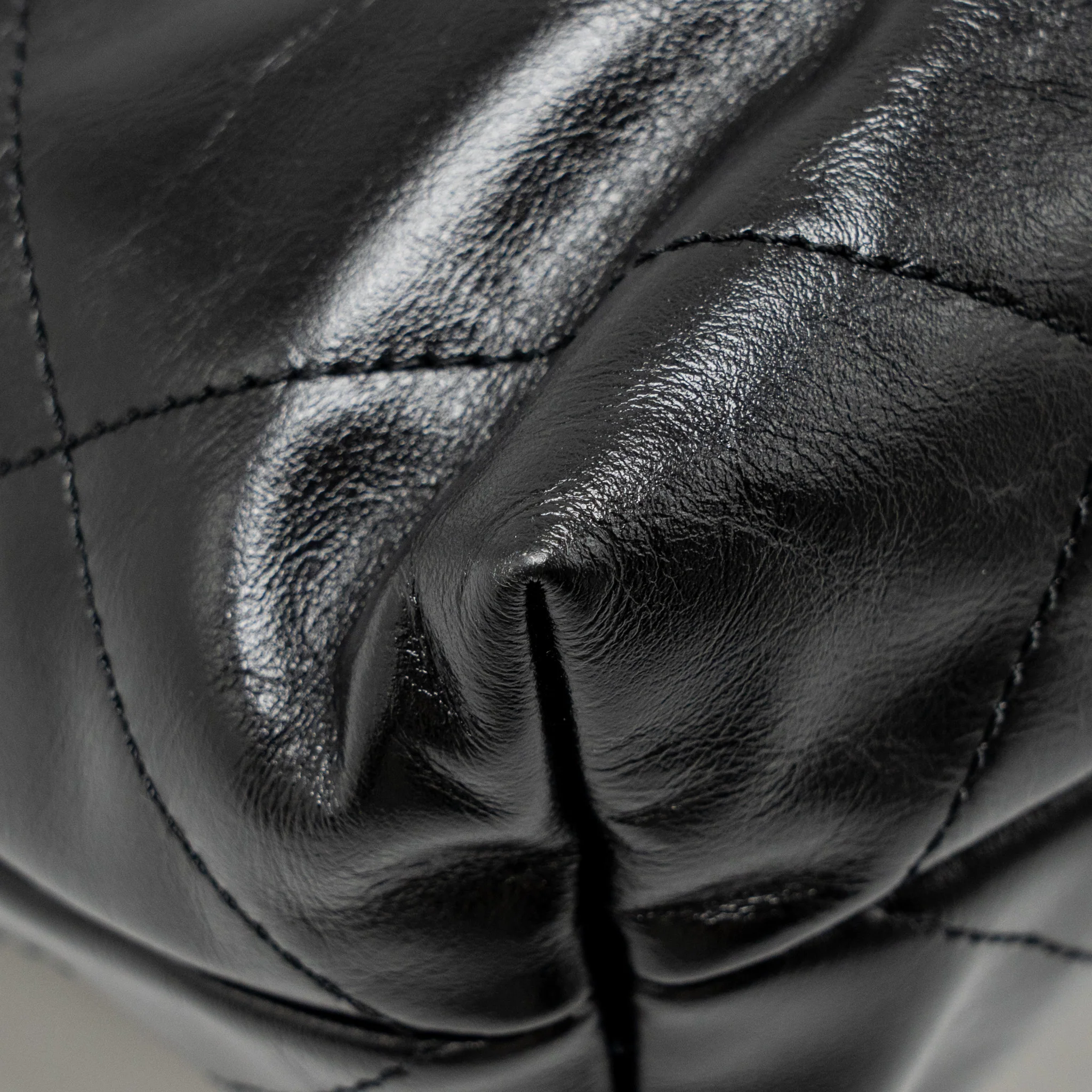 Chanel Small 22Bag Shiny Calfskin BLACK GHW (Microchip) - Image 11