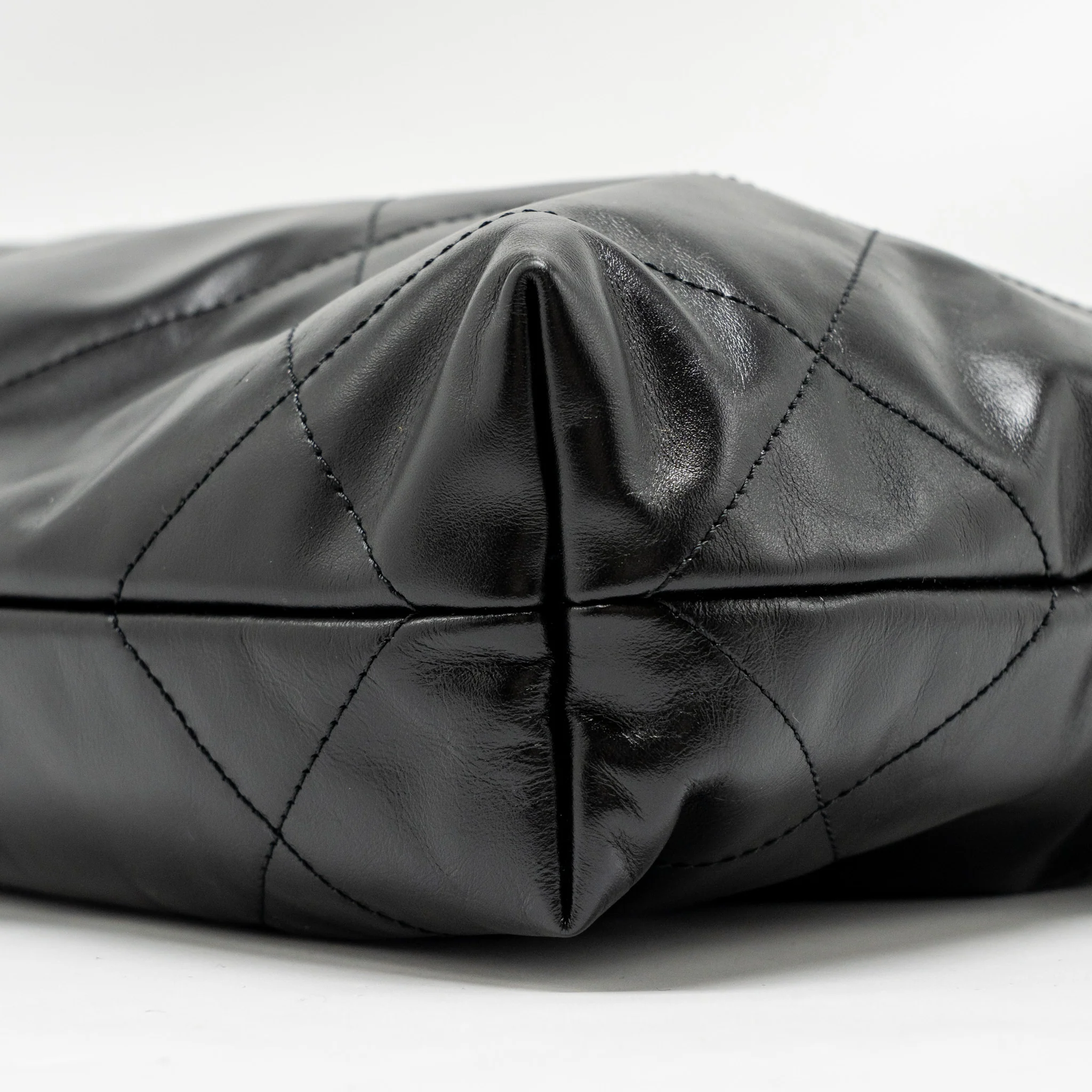 Chanel Small 22Bag Shiny Calfskin BLACK GHW (Microchip) - Image 7