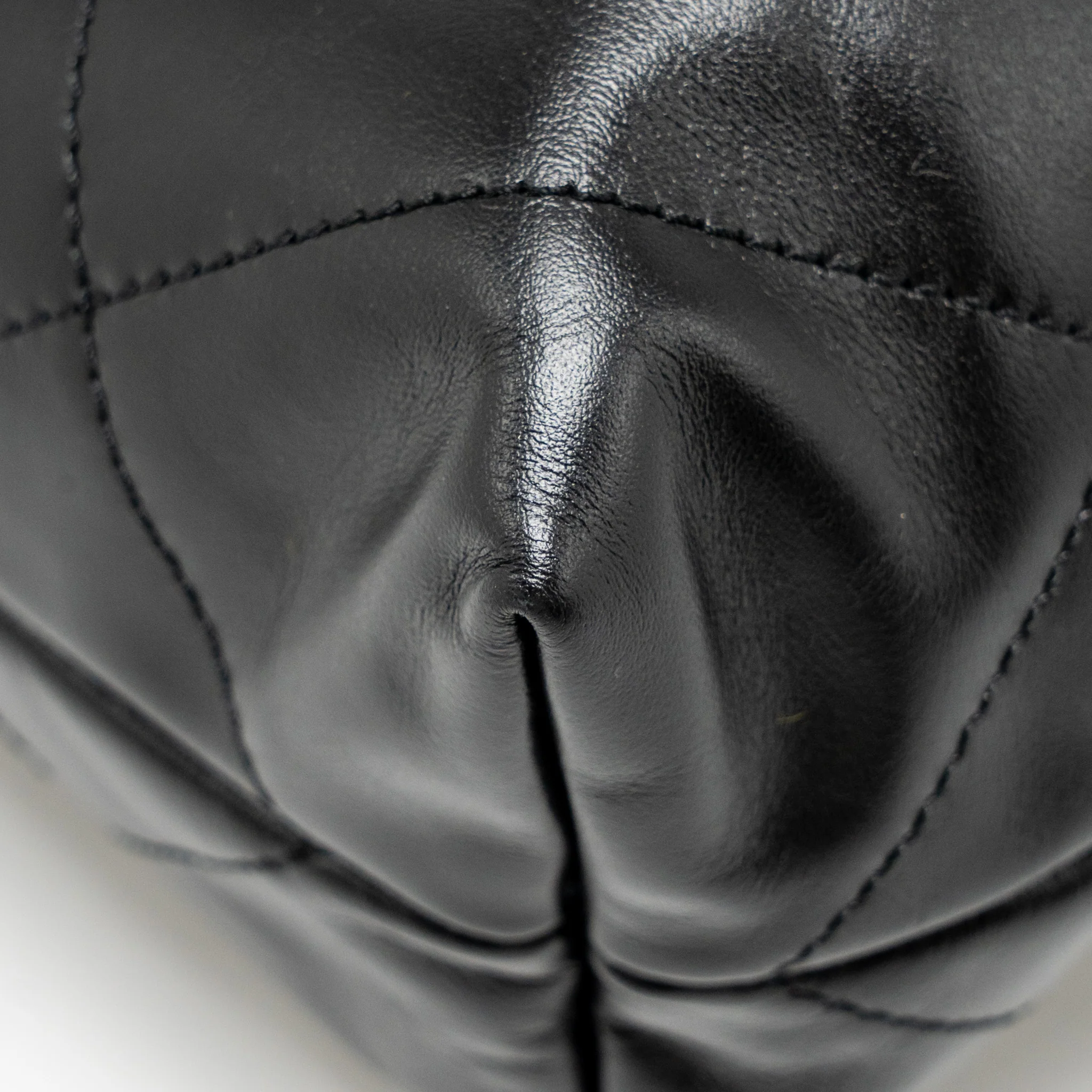 Chanel Small 22Bag Shiny Calfskin BLACK GHW (Microchip) - Image 8