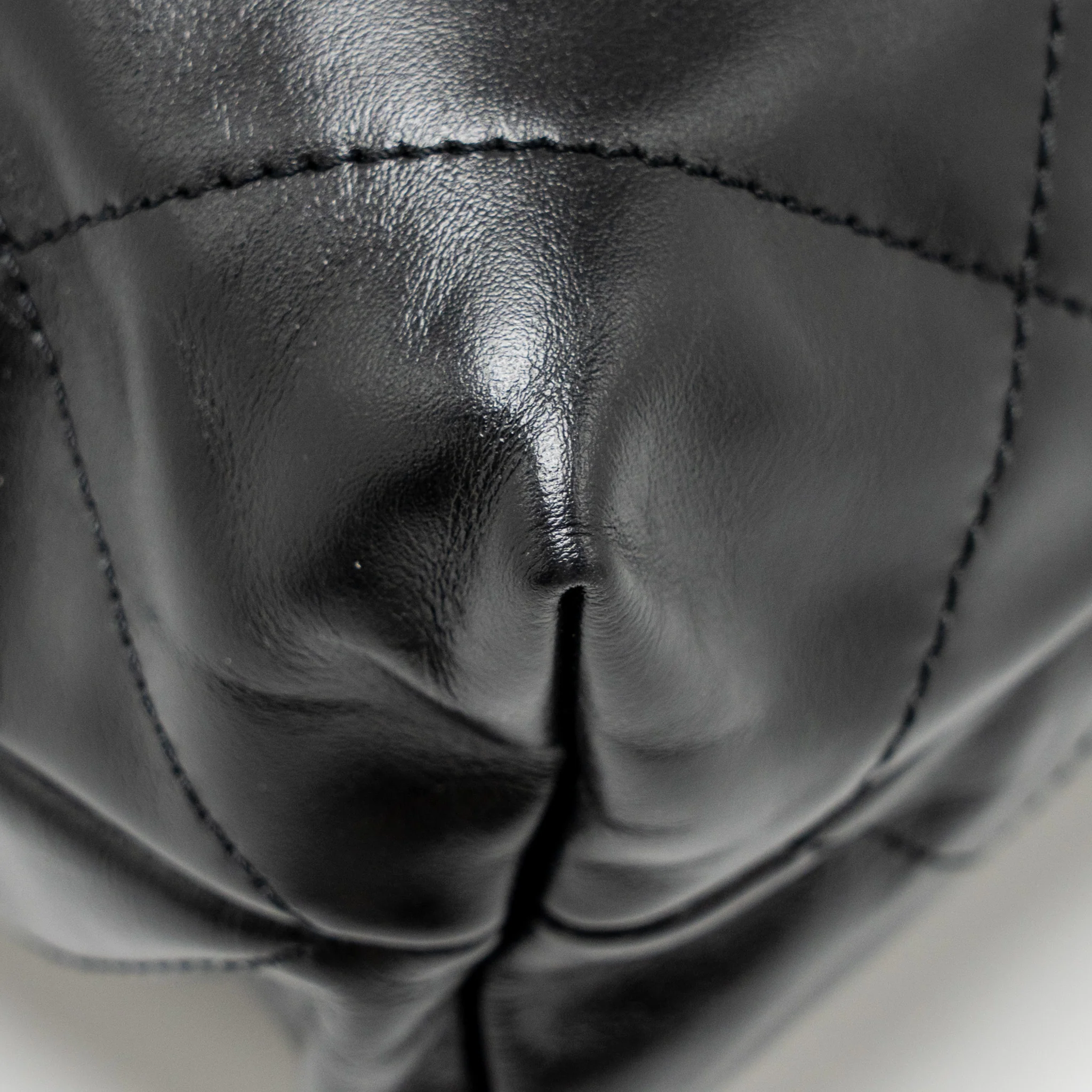 Chanel Small 22Bag Shiny Calfskin BLACK GHW (Microchip) - Image 9