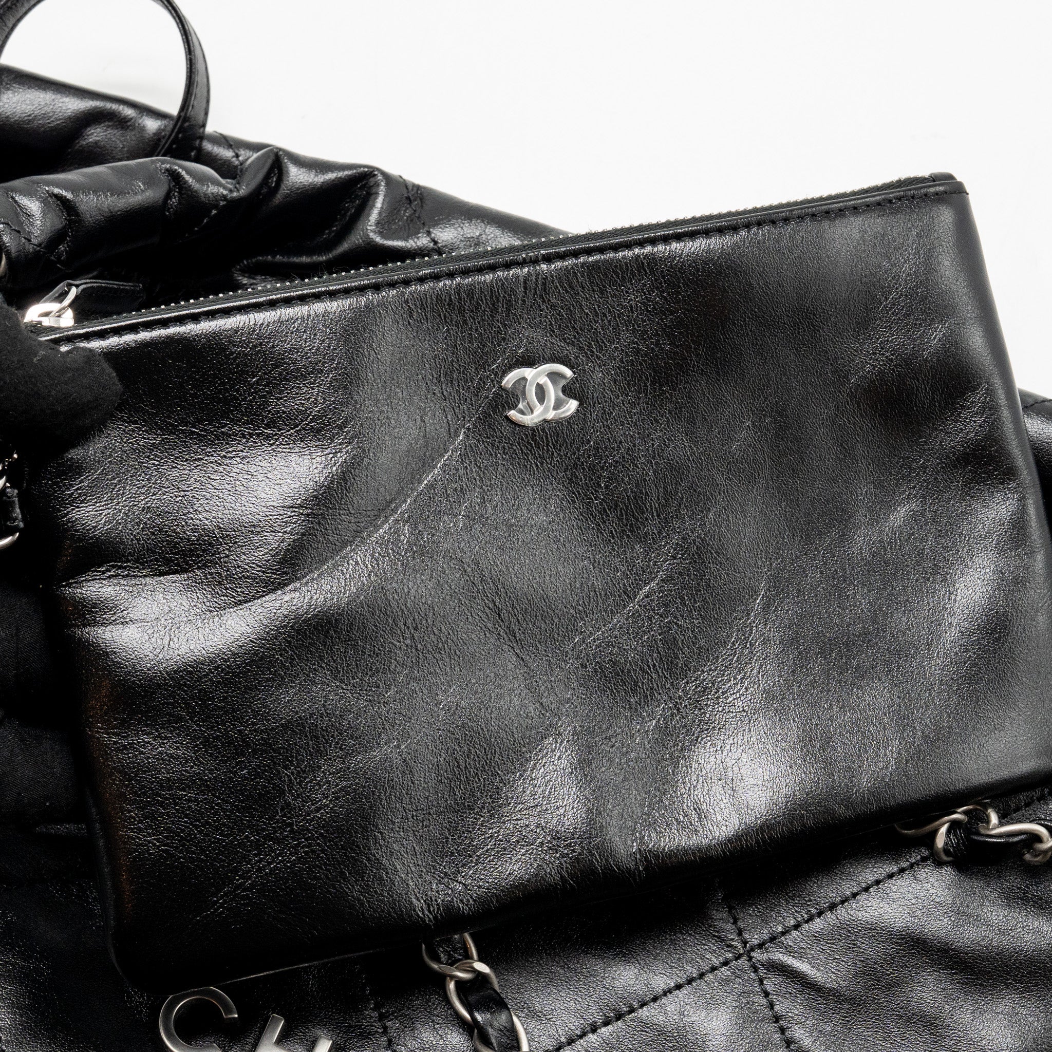 Chanel small 22 bag shiny calfskin black SHW (microchip) - Image 15