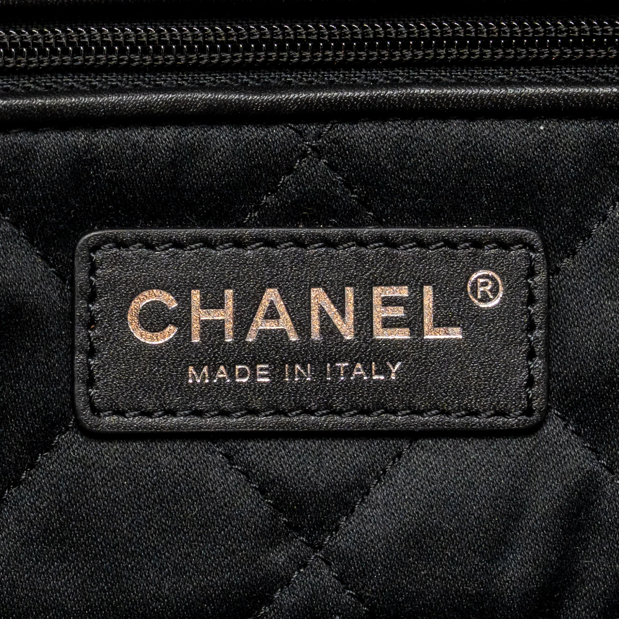 Chanel small 22 bag shiny calfskin black SHW (microchip) - Image 16