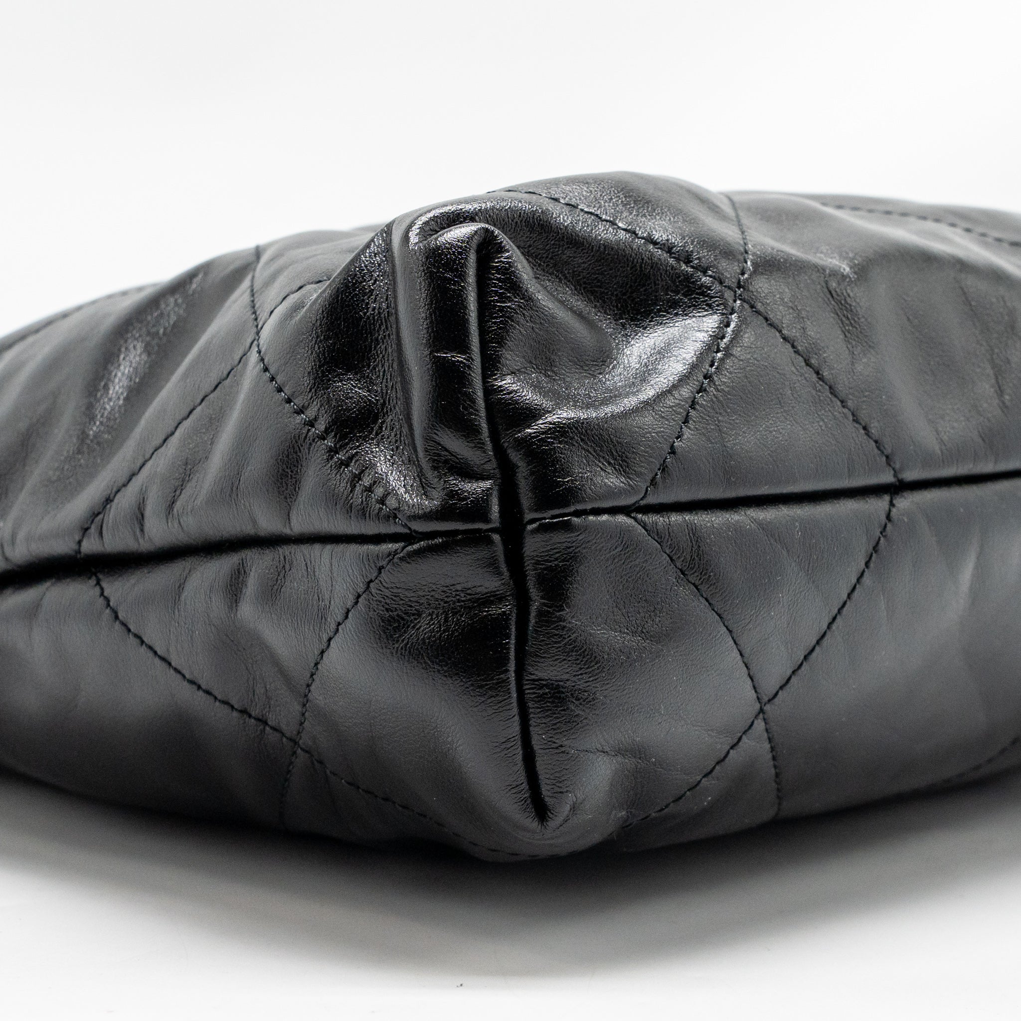 Chanel small 22 bag shiny calfskin black SHW (microchip) - Image 7