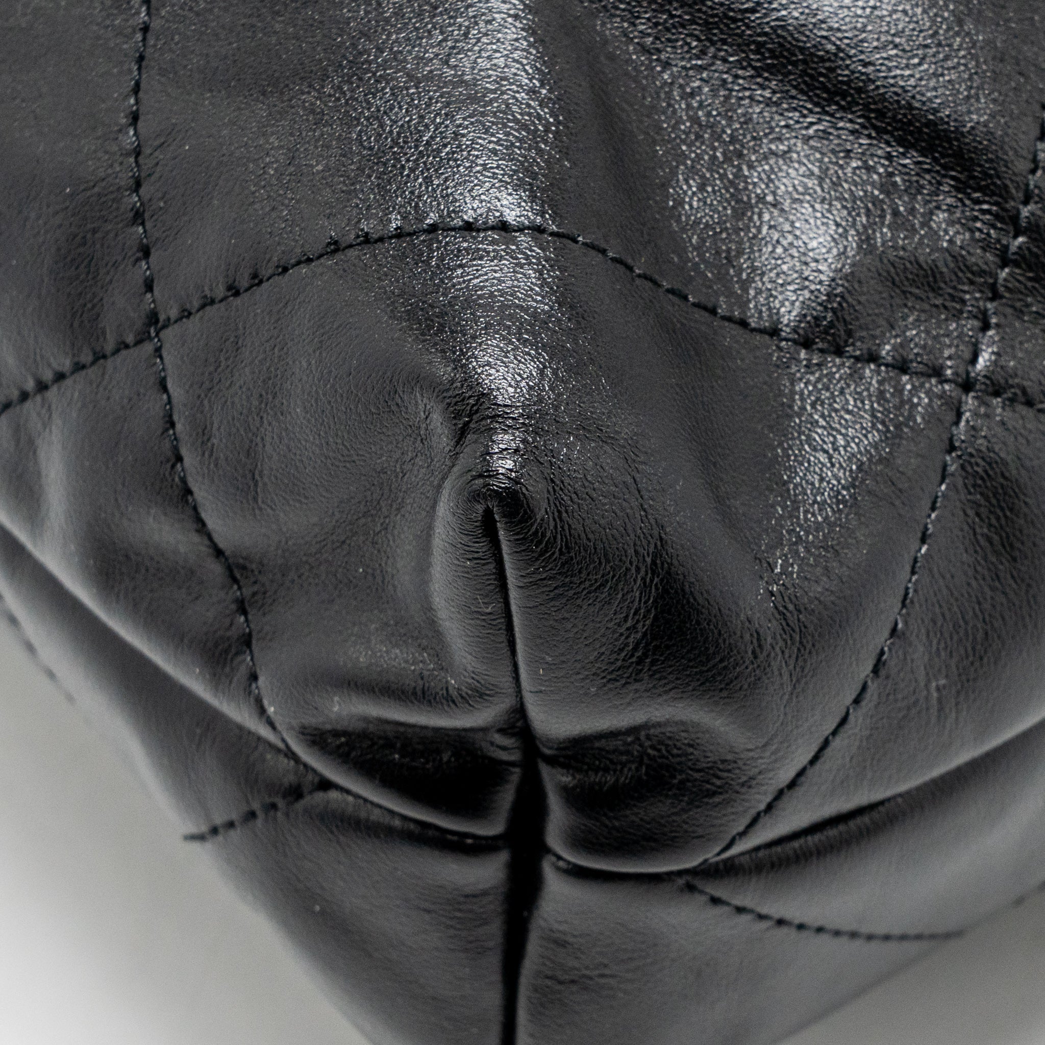 Chanel small 22 bag shiny calfskin black SHW (microchip) - Image 9