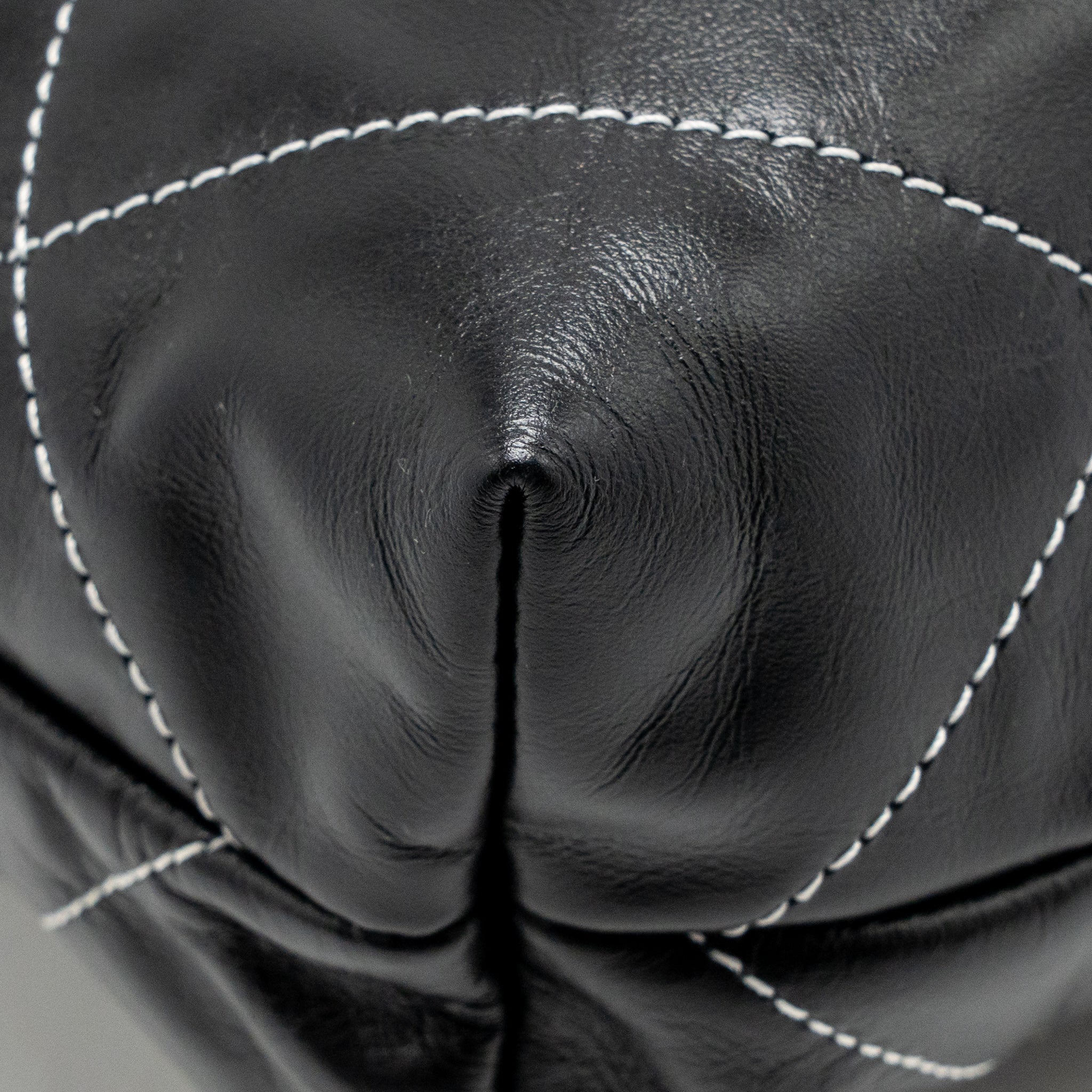 Chanel Small 22 Bag White STITCHING Shiny Calfskin Black GHW (Microchip) - Image 10