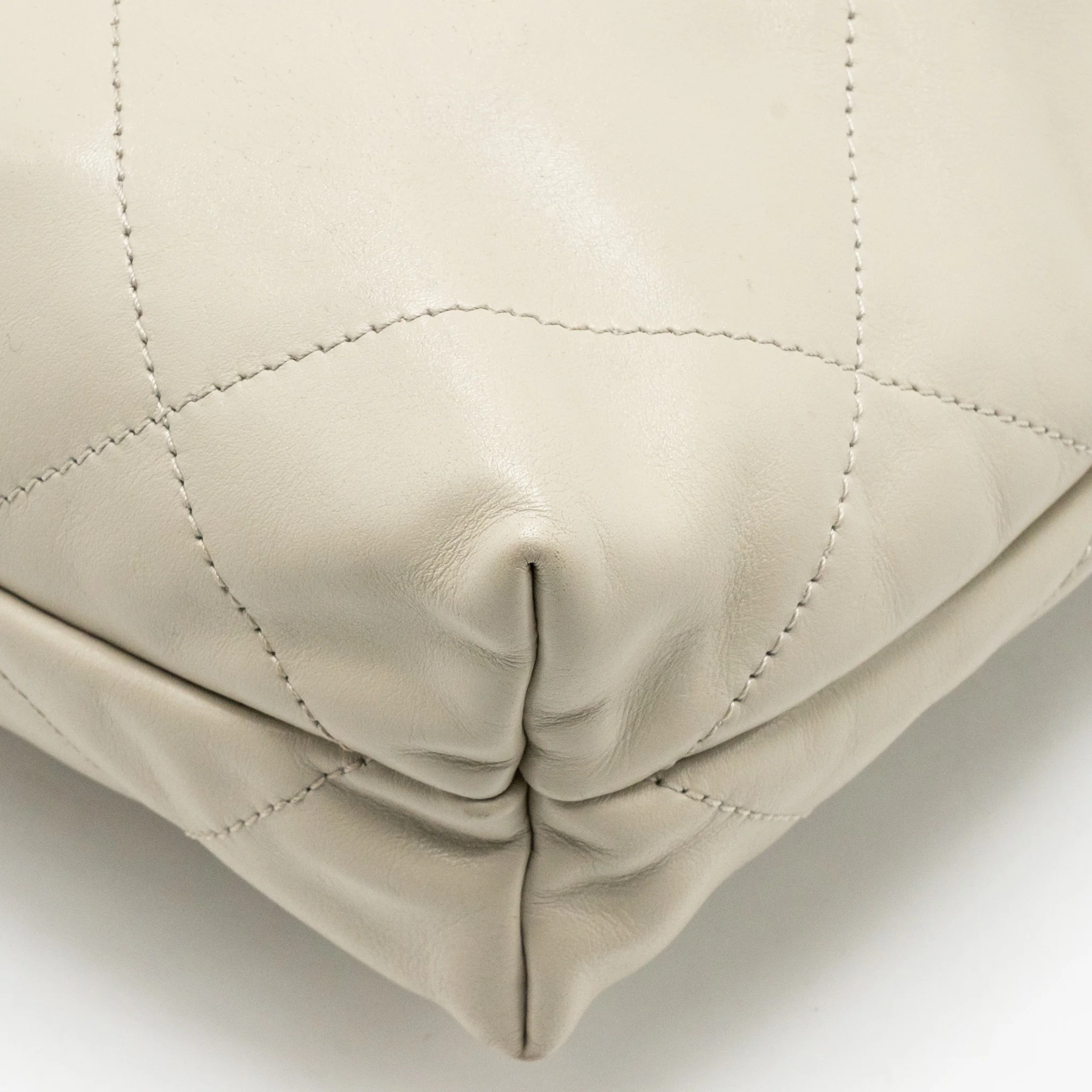 Chanel Small 22 Shiny Calfskin Light Grey SHW (Microchip) - Image 12