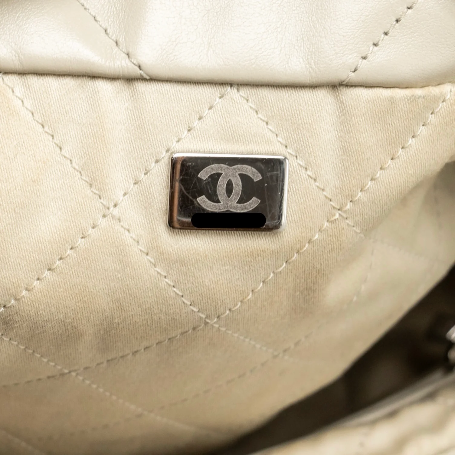 Chanel Small 22 Shiny Calfskin Light Grey SHW (Microchip) - Image 18