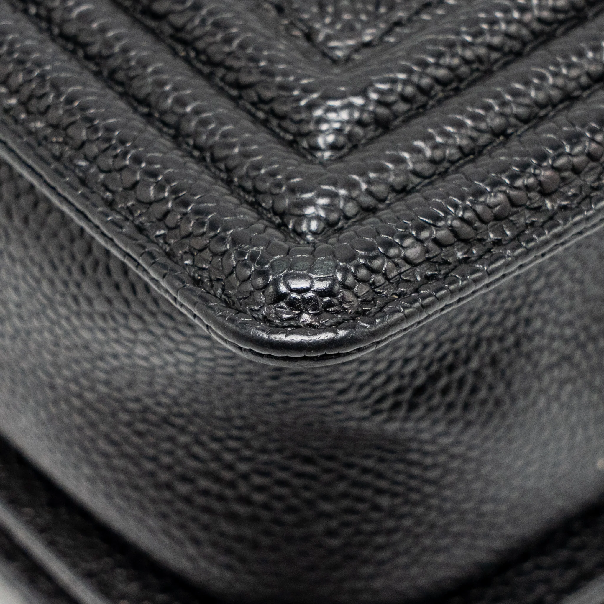 Chanel Small boy bag grained calfskin black GHW - Image 11