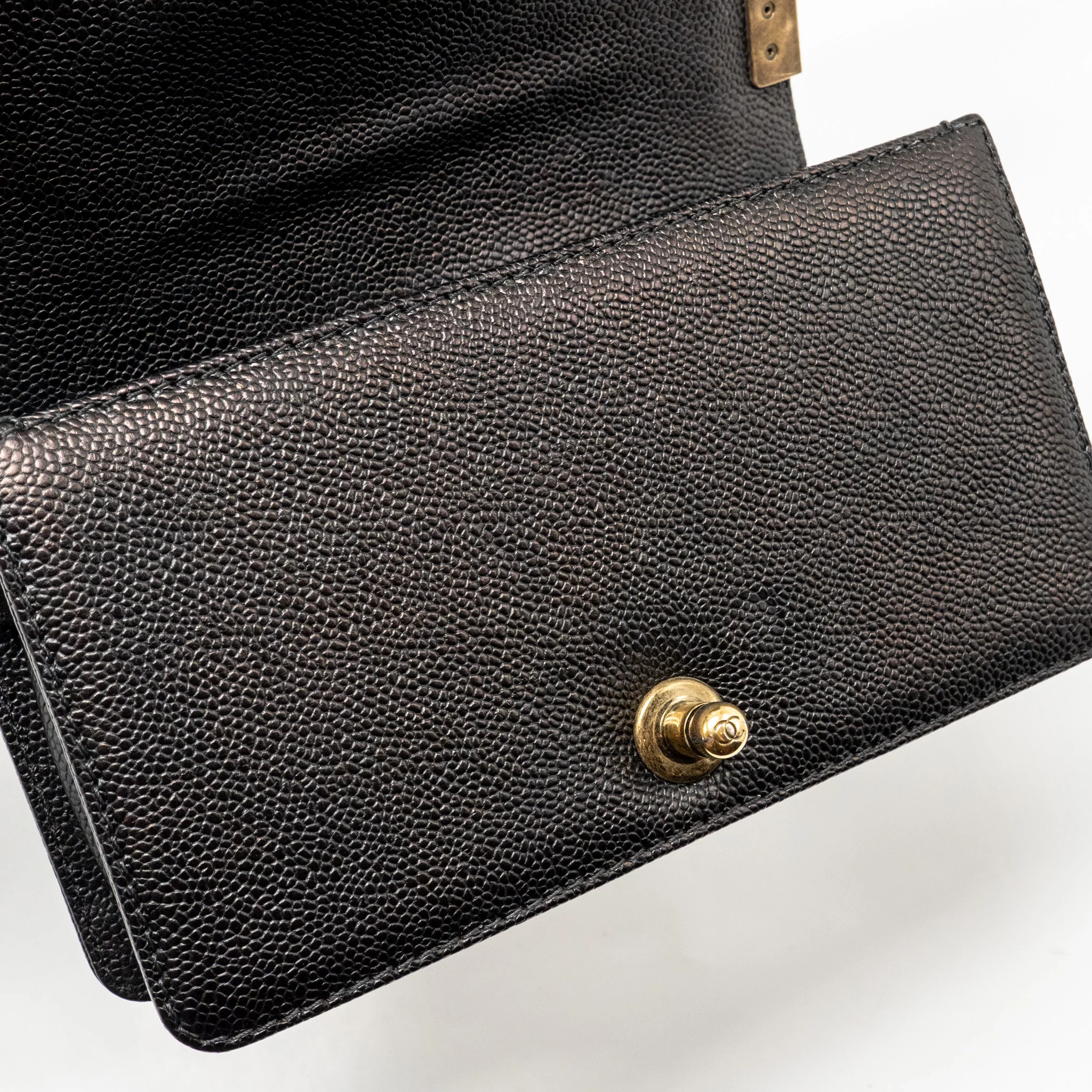 Chanel Small boy bag grained calfskin black GHW - Image 13