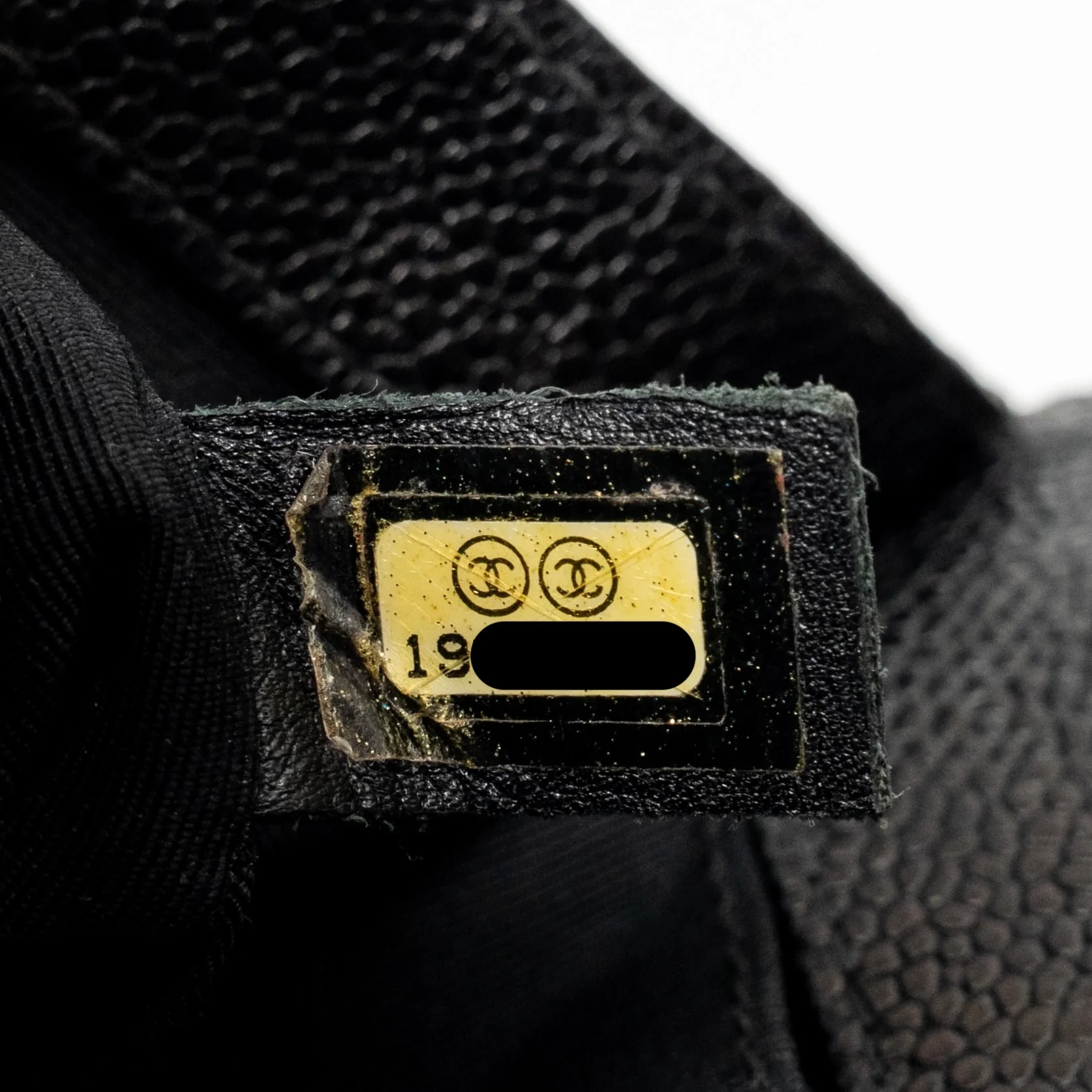 Chanel Small boy bag grained calfskin black GHW - Image 17