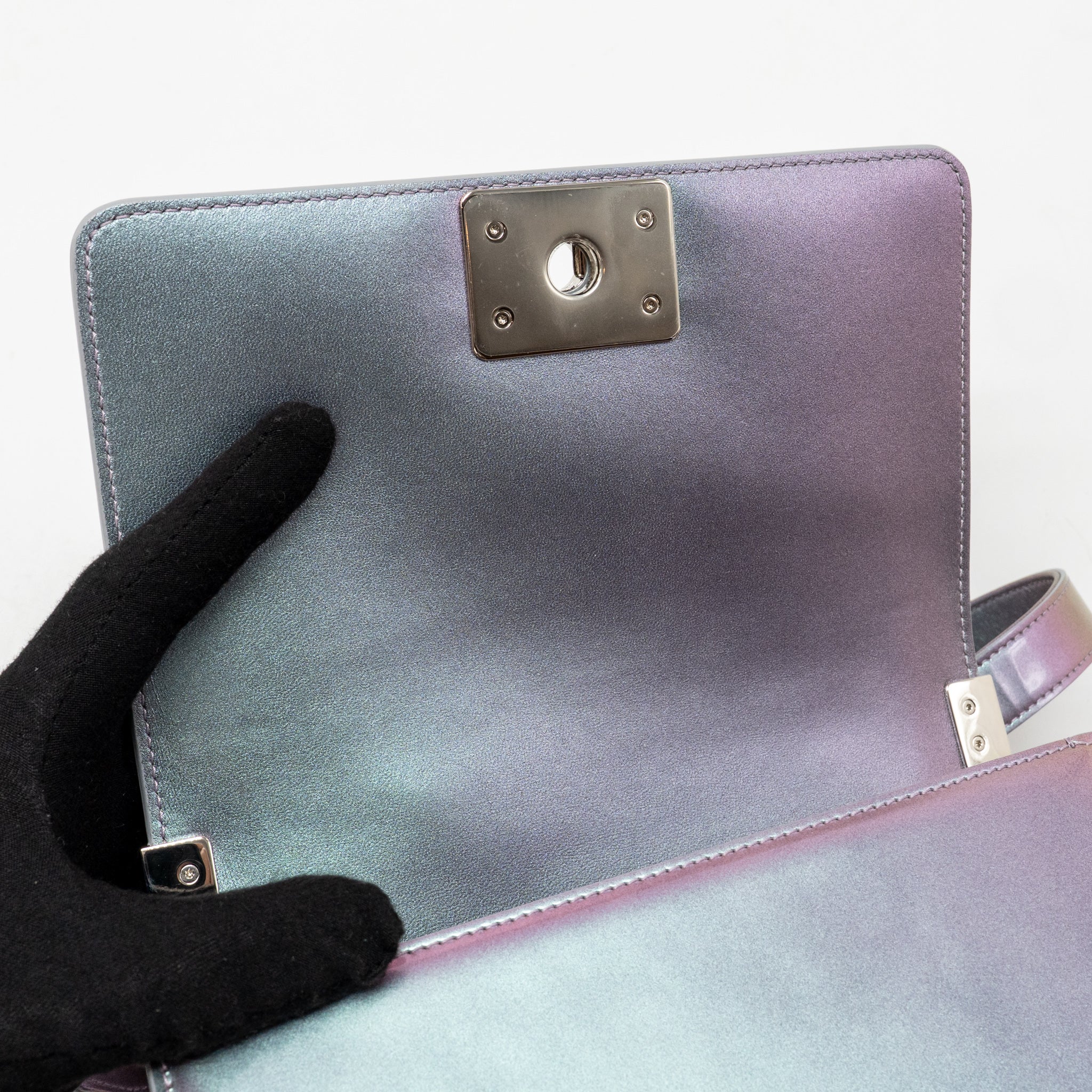 Chanel Small Boy Bag Limited Edition Patent Leather Iridescent Light Purple SHW - Image 15