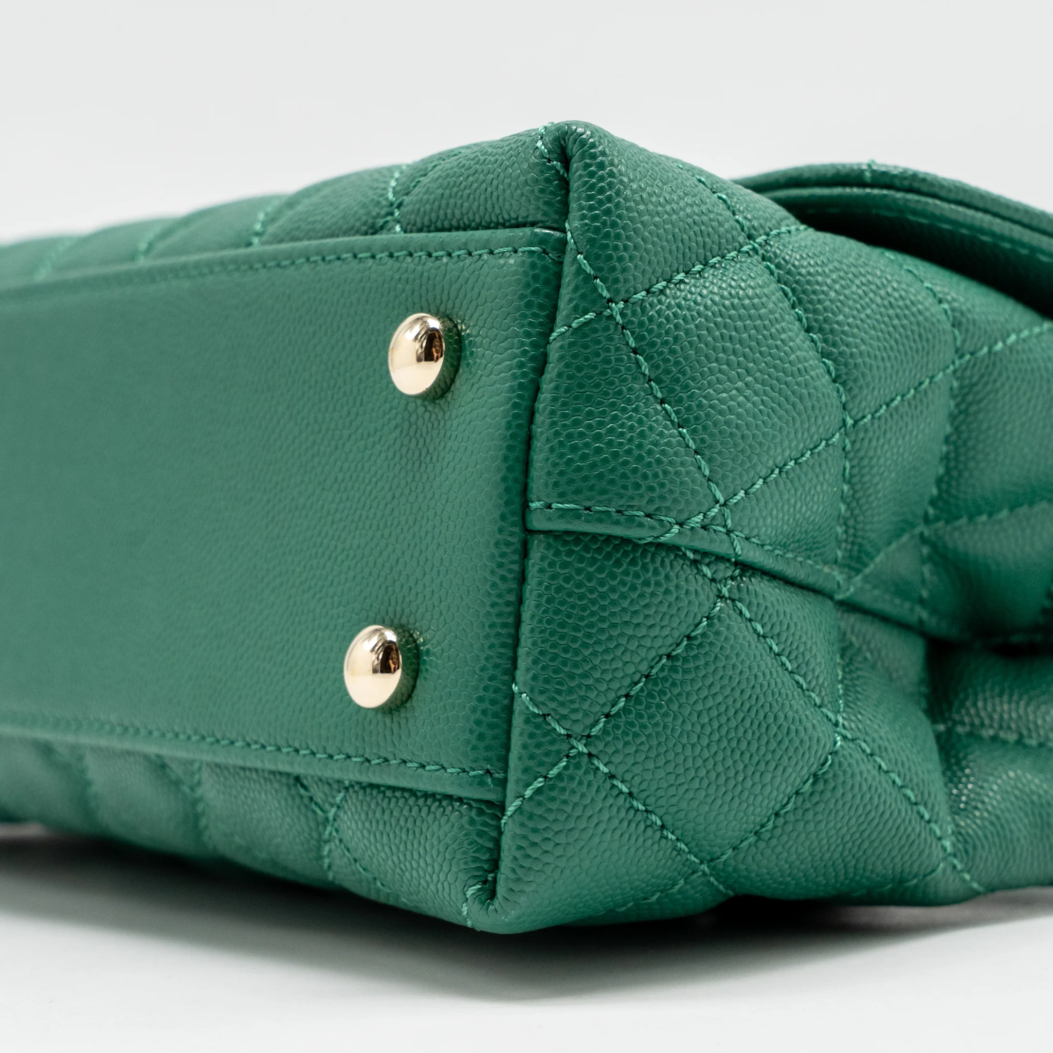 Chanel Small Coco handle caviar green LGHW (microchip) - Image 7
