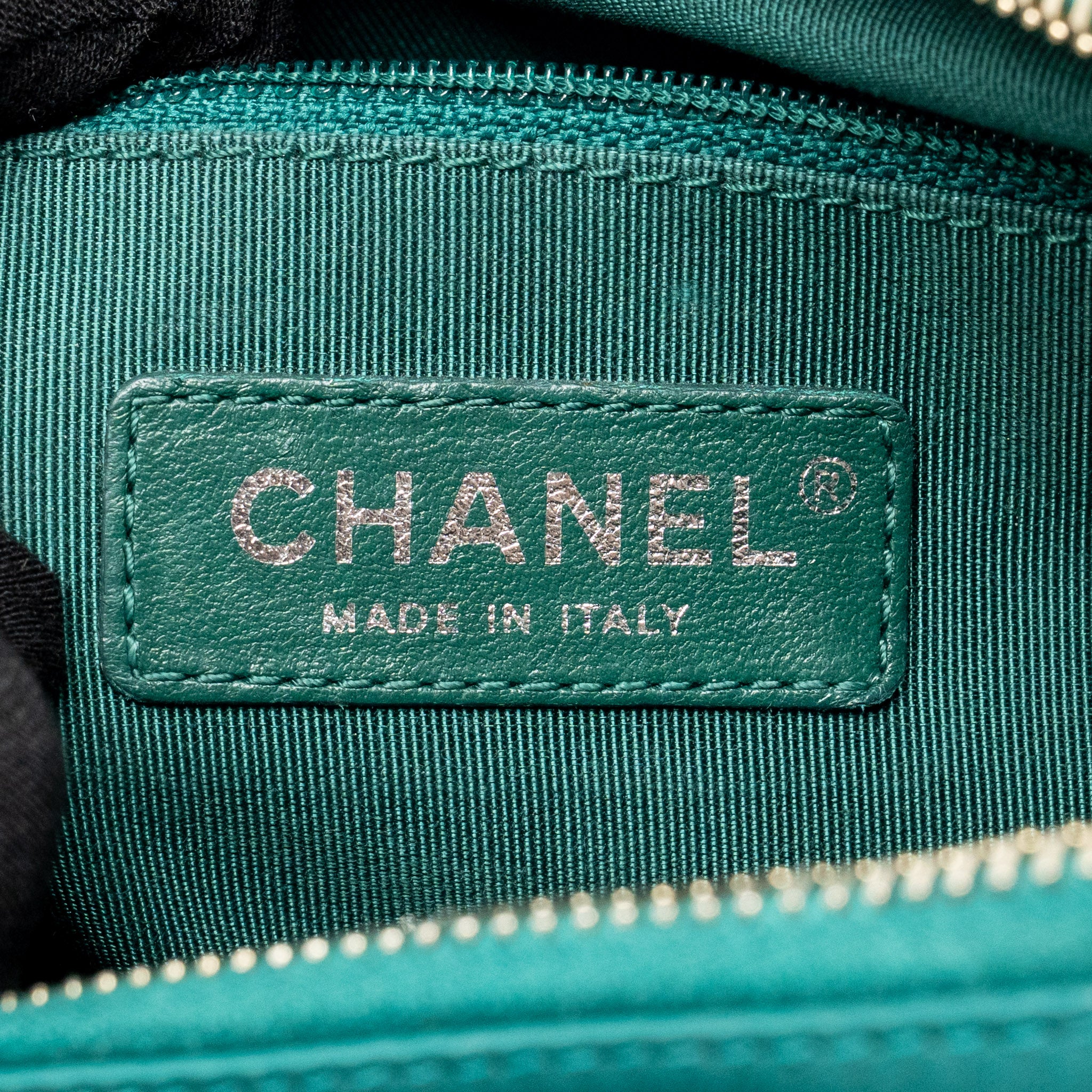 Chanel Small Gabrielle Hobo Bag Aged Calfskin Green Multicoloured hareware - Image 15
