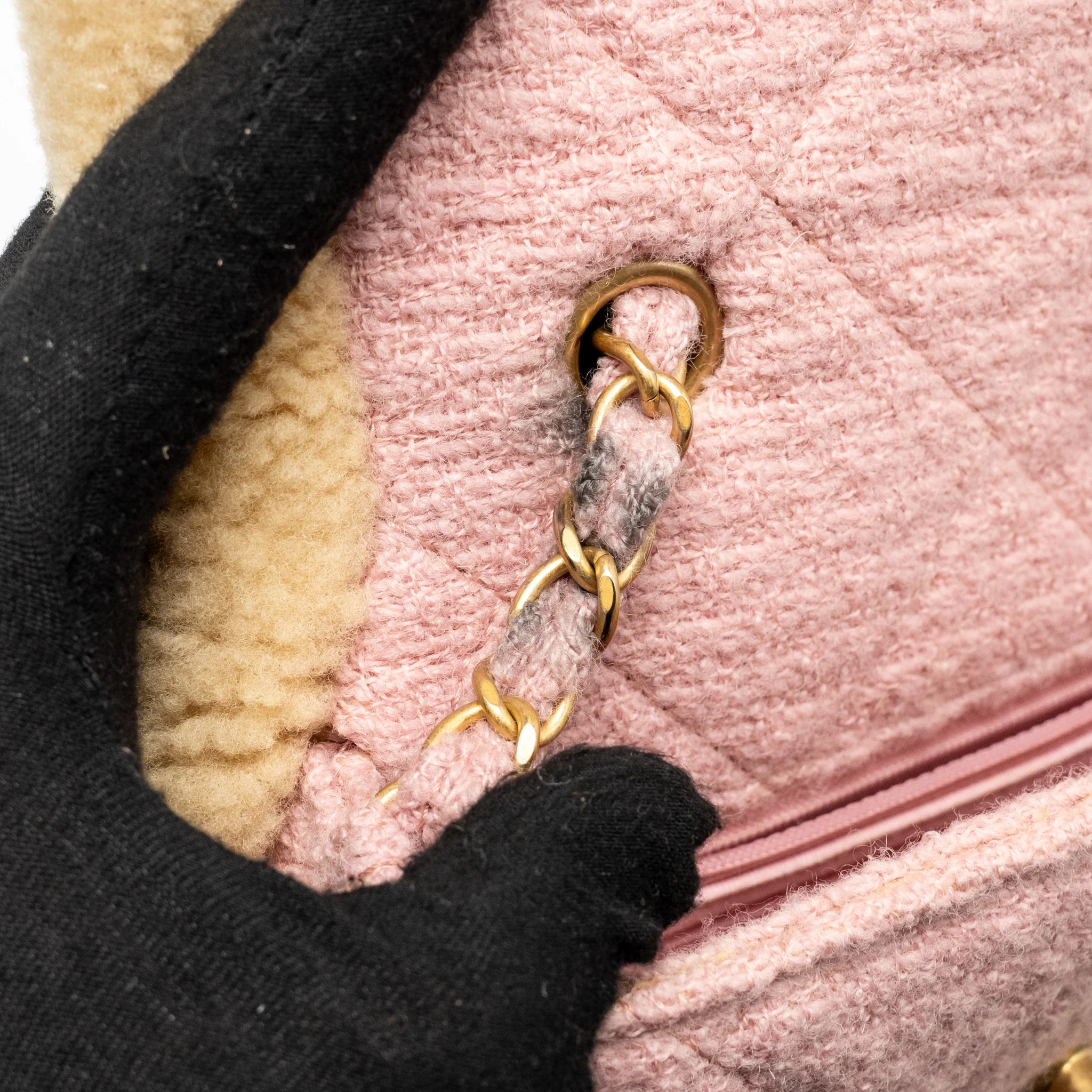 Chanel 22K Cozy Coco Round Flap Bag Tweed/Shearling Pink GHW (Microchip) - Image 16