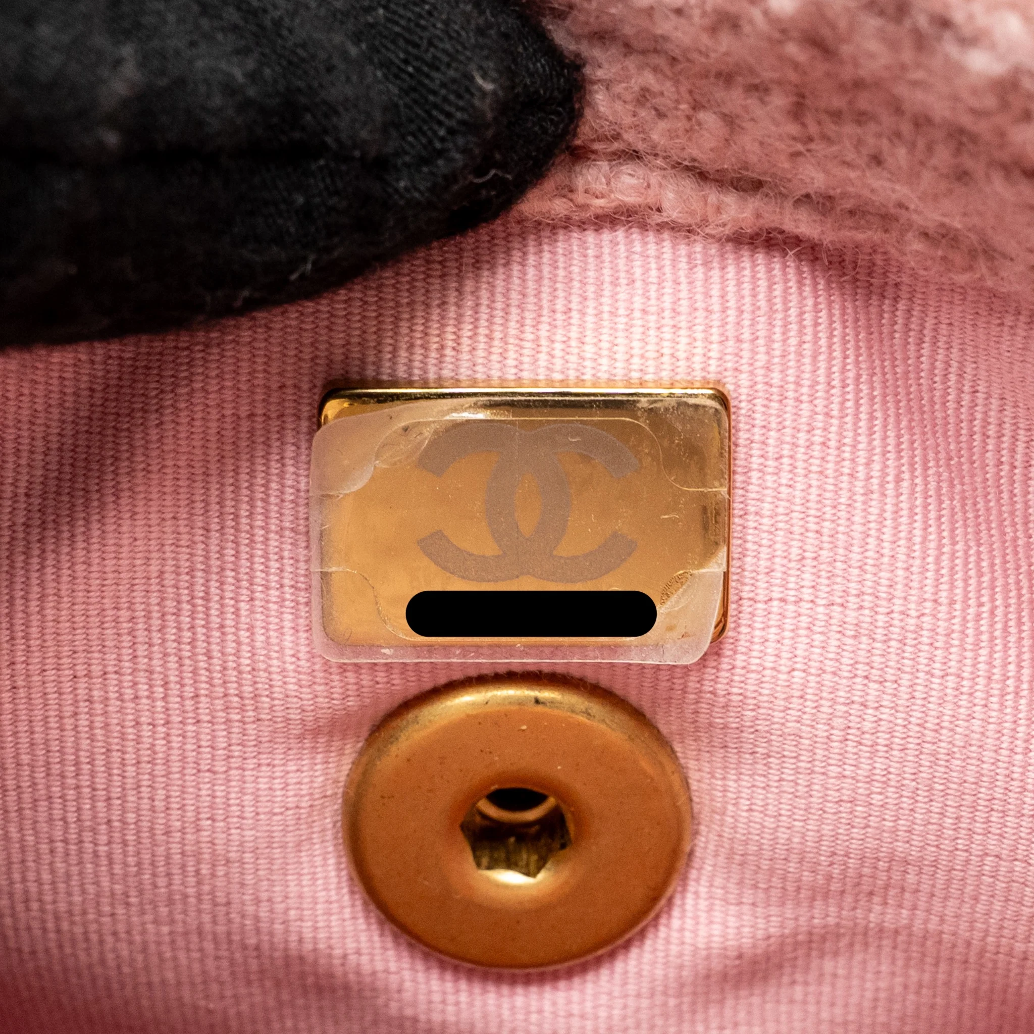 Chanel 22K Cozy Coco Round Flap Bag Tweed/Shearling Pink GHW (Microchip) - Image 19