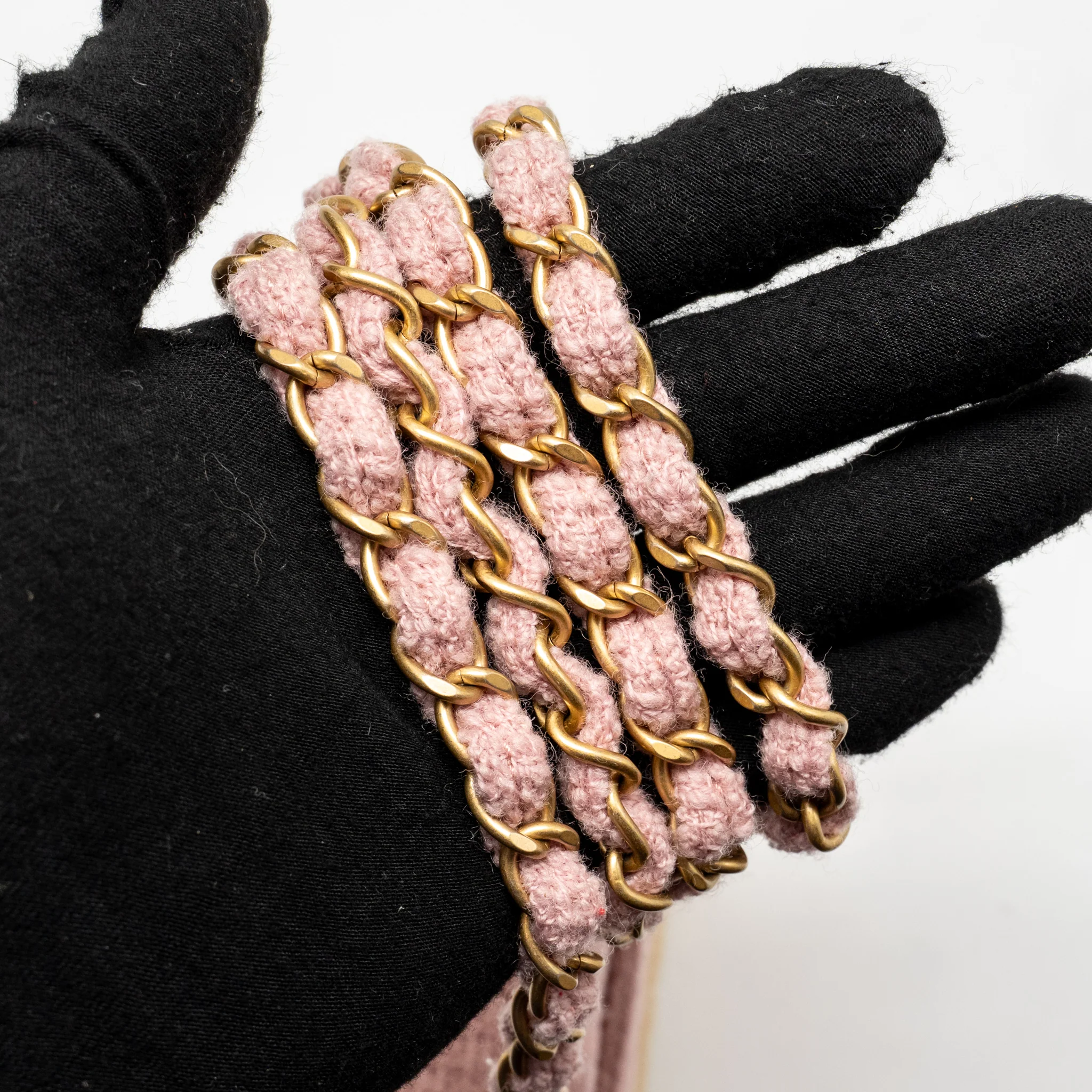 Chanel 22K Cozy Coco Round Flap Bag Tweed/Shearling Pink GHW (Microchip) - Image 20