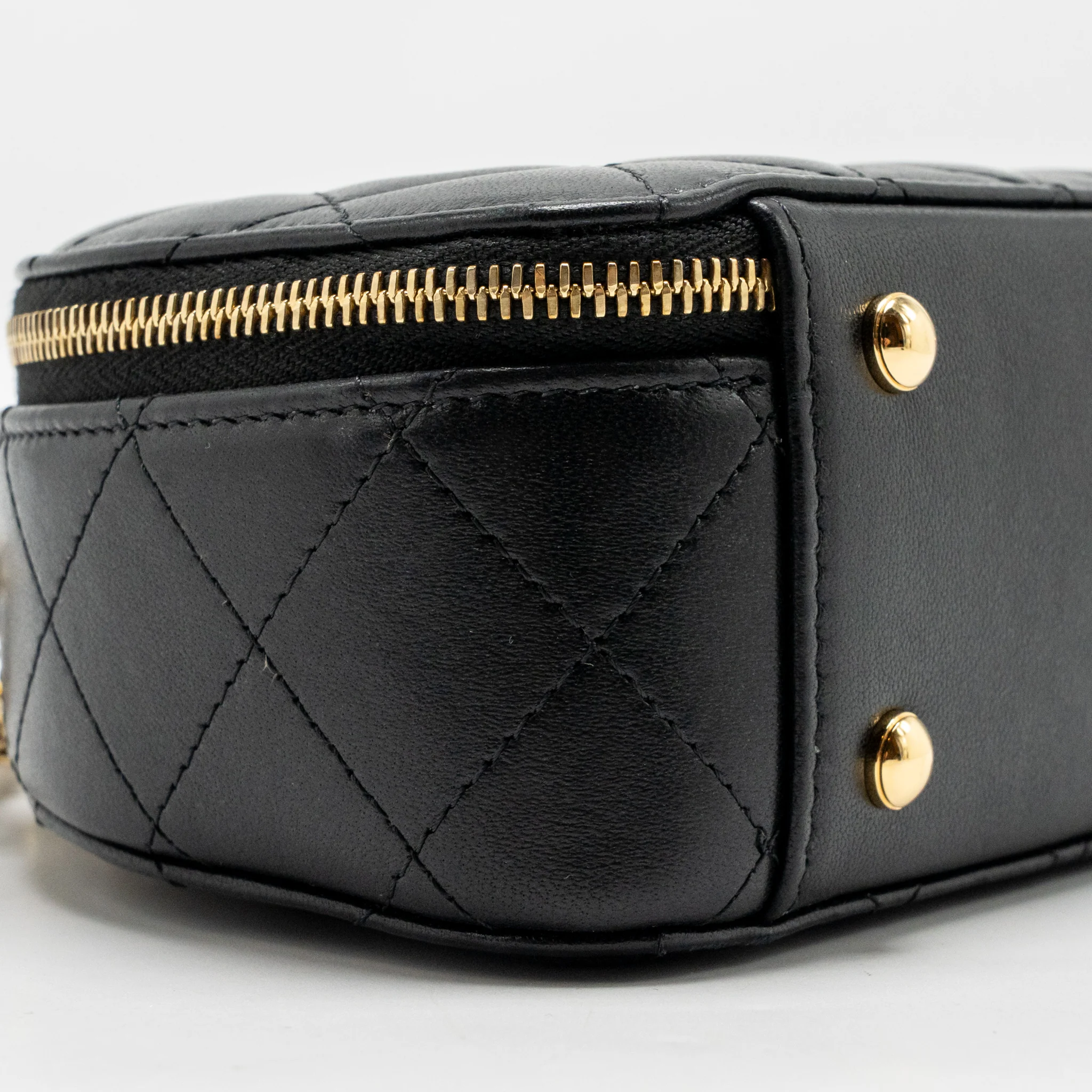 Chanel Top Handle Chic Riviera Vanity Case with Chain Shiny Lambskin Black GHW (Microchip) - Image 7