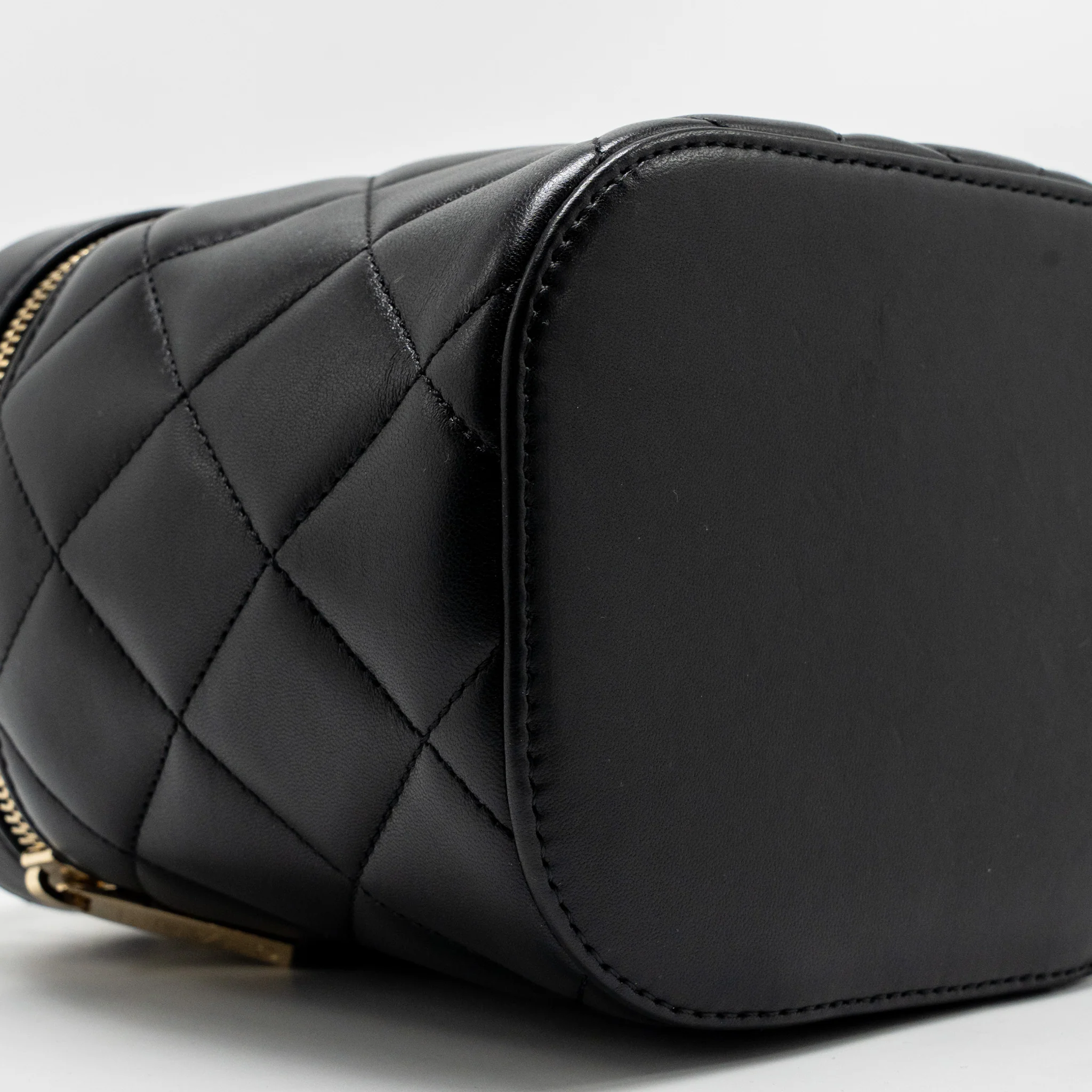 Chanel Trendy CC Round Vanity Case Crossbody Bag Lambskin Black LGHW - Image 6