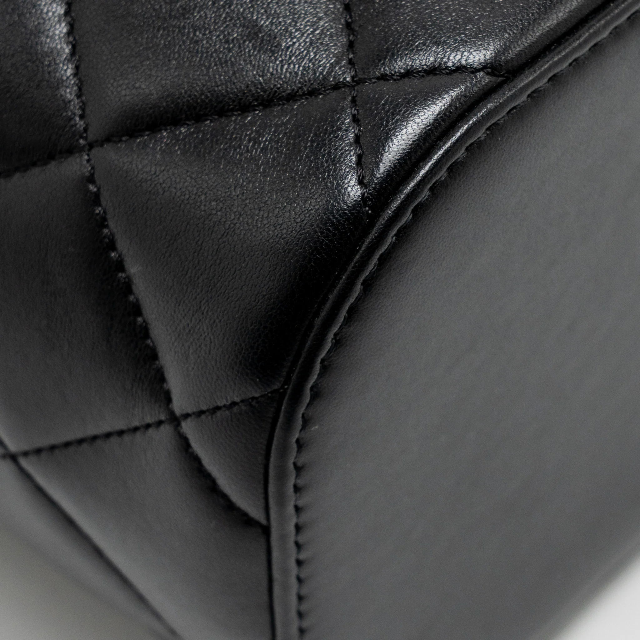 Chanel Trendy CC Round Vanity Case Crossbody Bag Lambskin Black LGHW - Image 9
