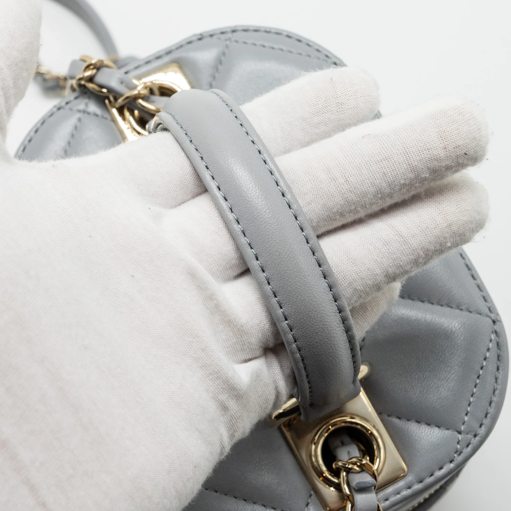 CHANEL Trendy CC Top Handle Vanity With Chain Lambskin Grey LGHW - Image 13
