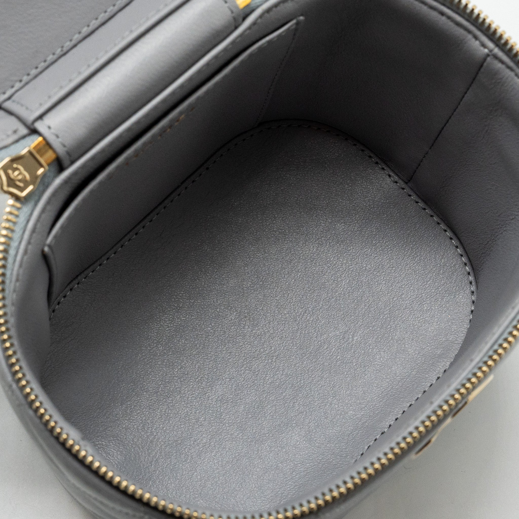 CHANEL Trendy CC Top Handle Vanity With Chain Lambskin Grey LGHW - Image 17