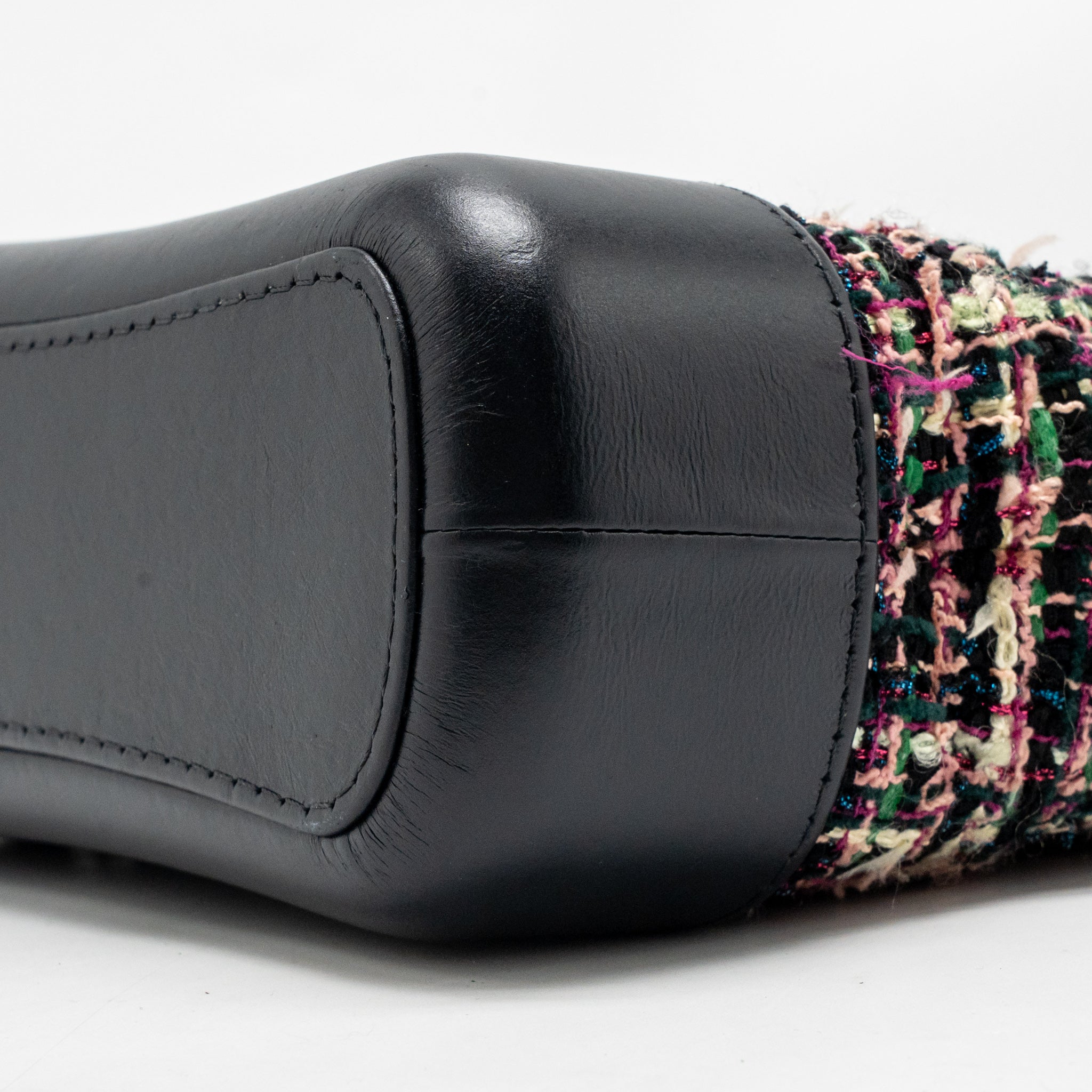 Chanel Small Gabrielle hobo bag tweed multicoloured GHW - Image 8