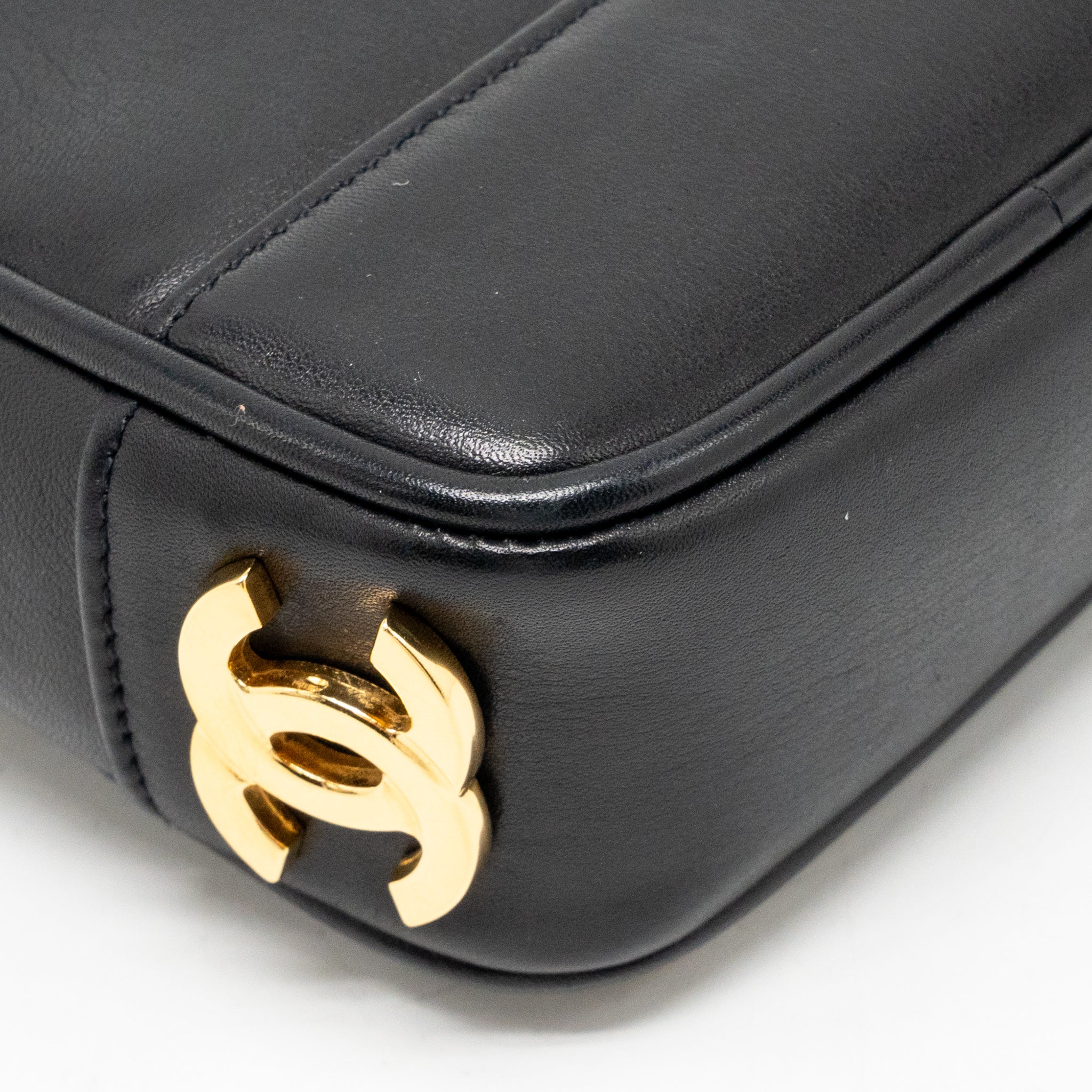 Chanel Vintage CC Logo Flap Belt Bag Smooth Calfskin Black GHW - Image 11