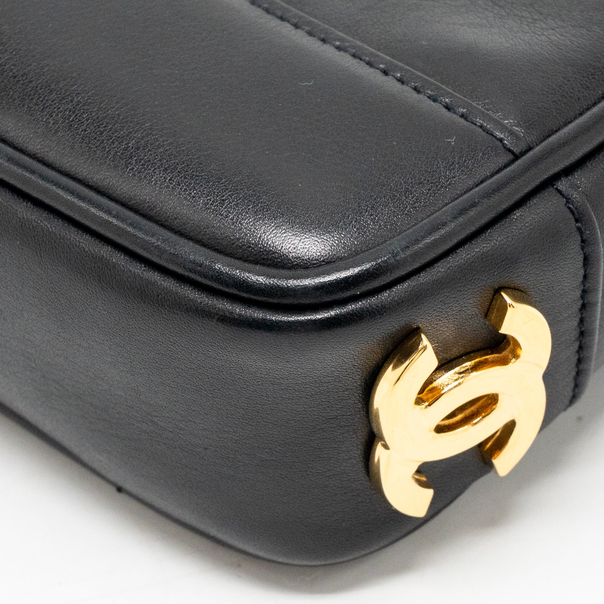 Chanel Vintage CC Logo Flap Belt Bag Smooth Calfskin Black GHW - Image 12