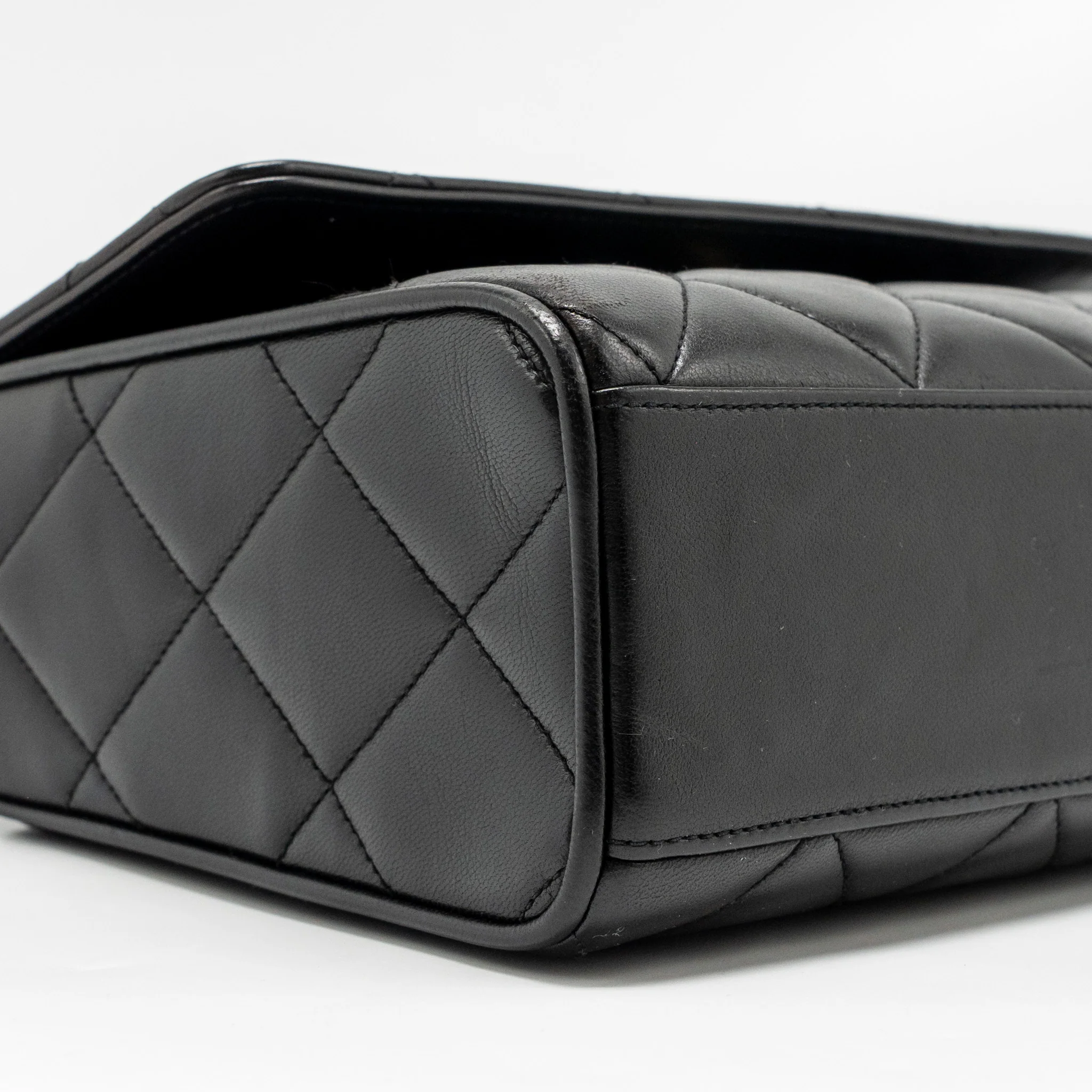 Chanel Vintage Quilted CC Flap Bag Lambskin Black GHW - Image 6