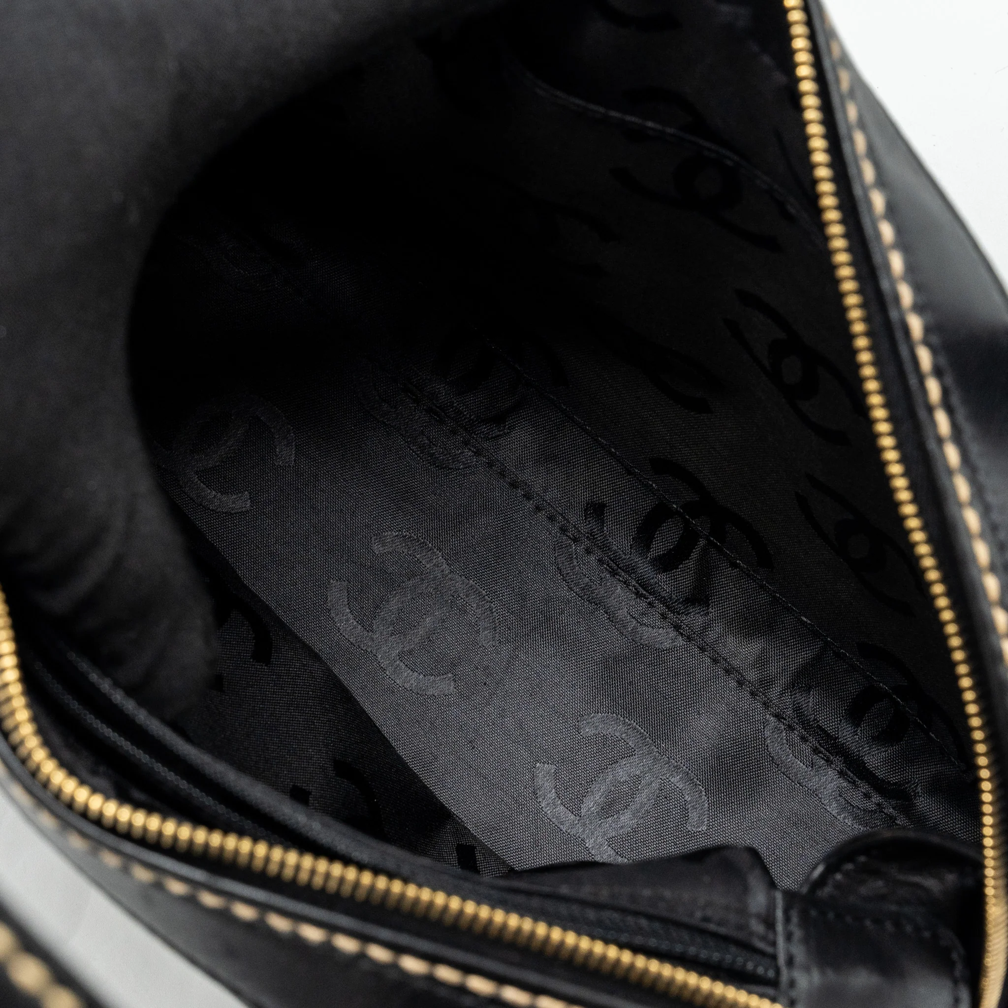 Chanel Vintage wild stitch zip tote bag calfskin black GHW - Image 11
