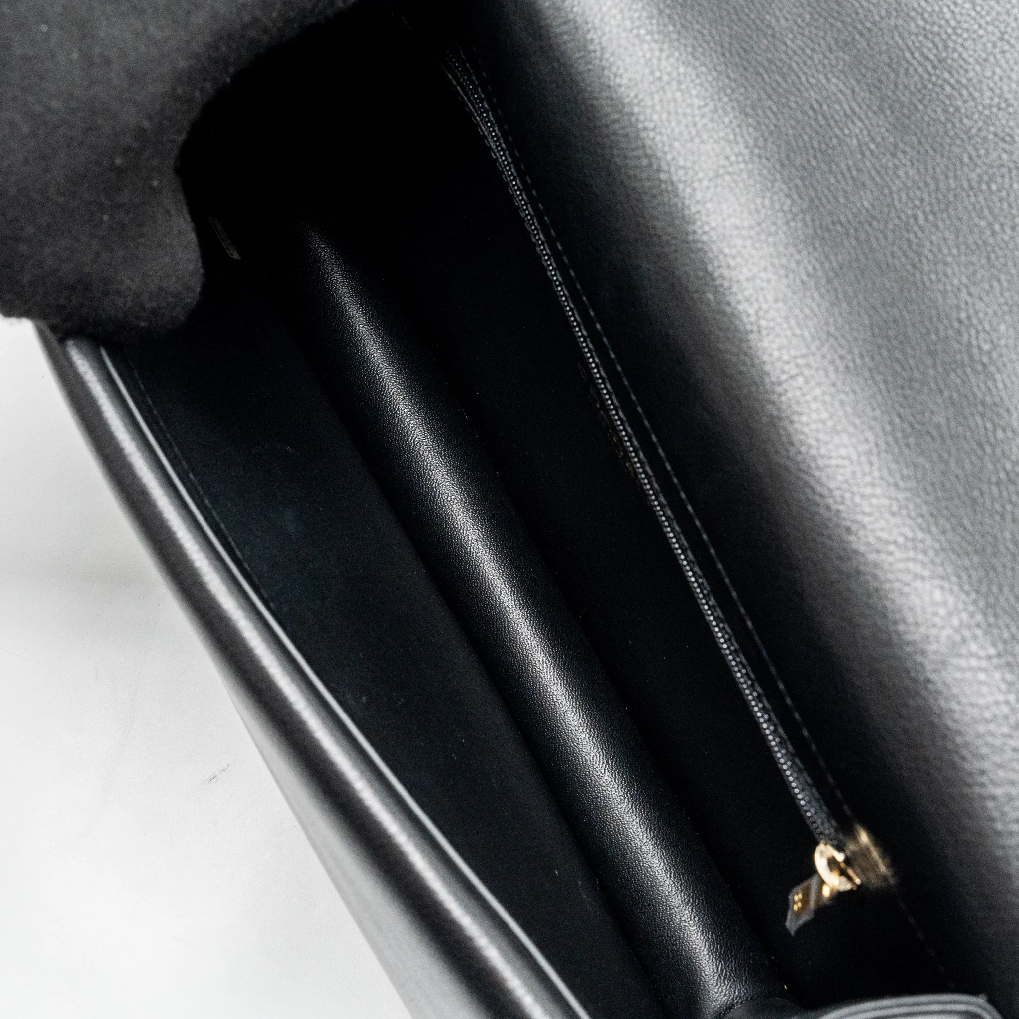 Chanel Voyage Chevron Clutch Calfskin Black GHW - Image 12