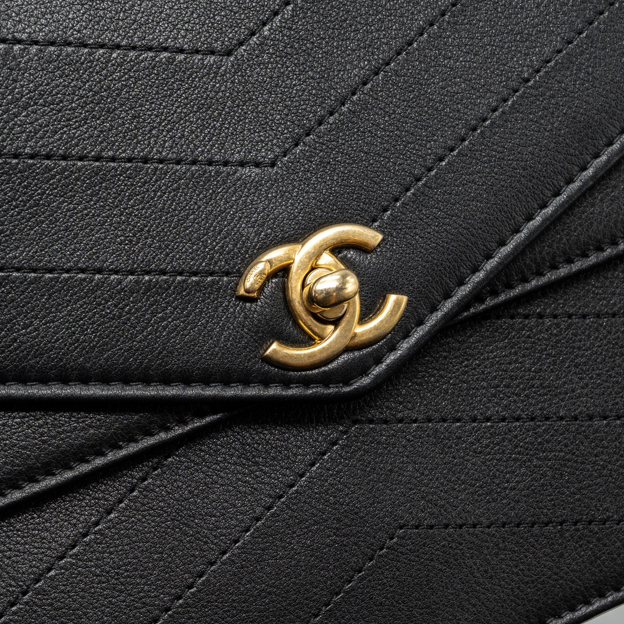 Chanel Voyage Chevron Clutch Calfskin Black GHW - Image 8